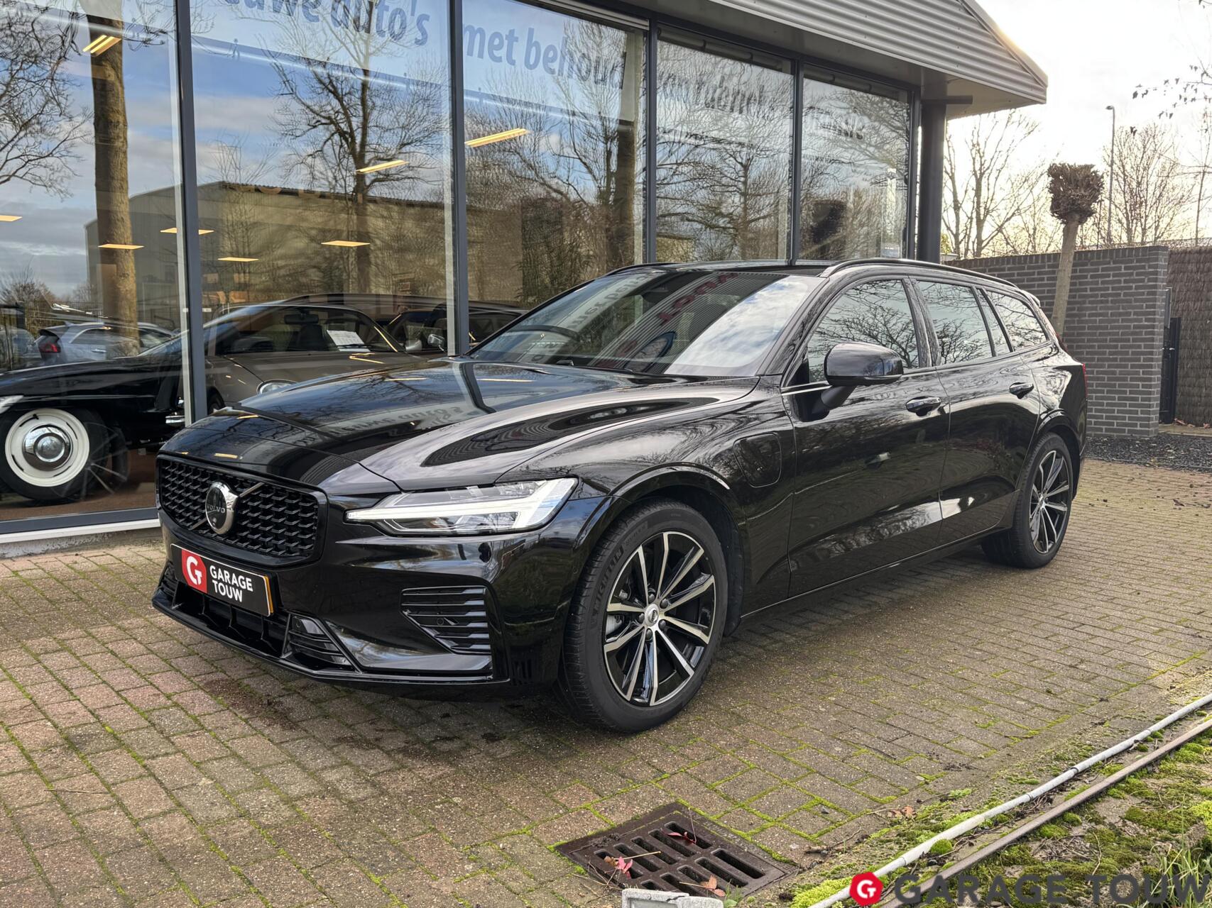 Volvo V60 2.0 T6 Plug-in hybrid AWD Plus Dark Elektr.trekh. 2025 - voorkant