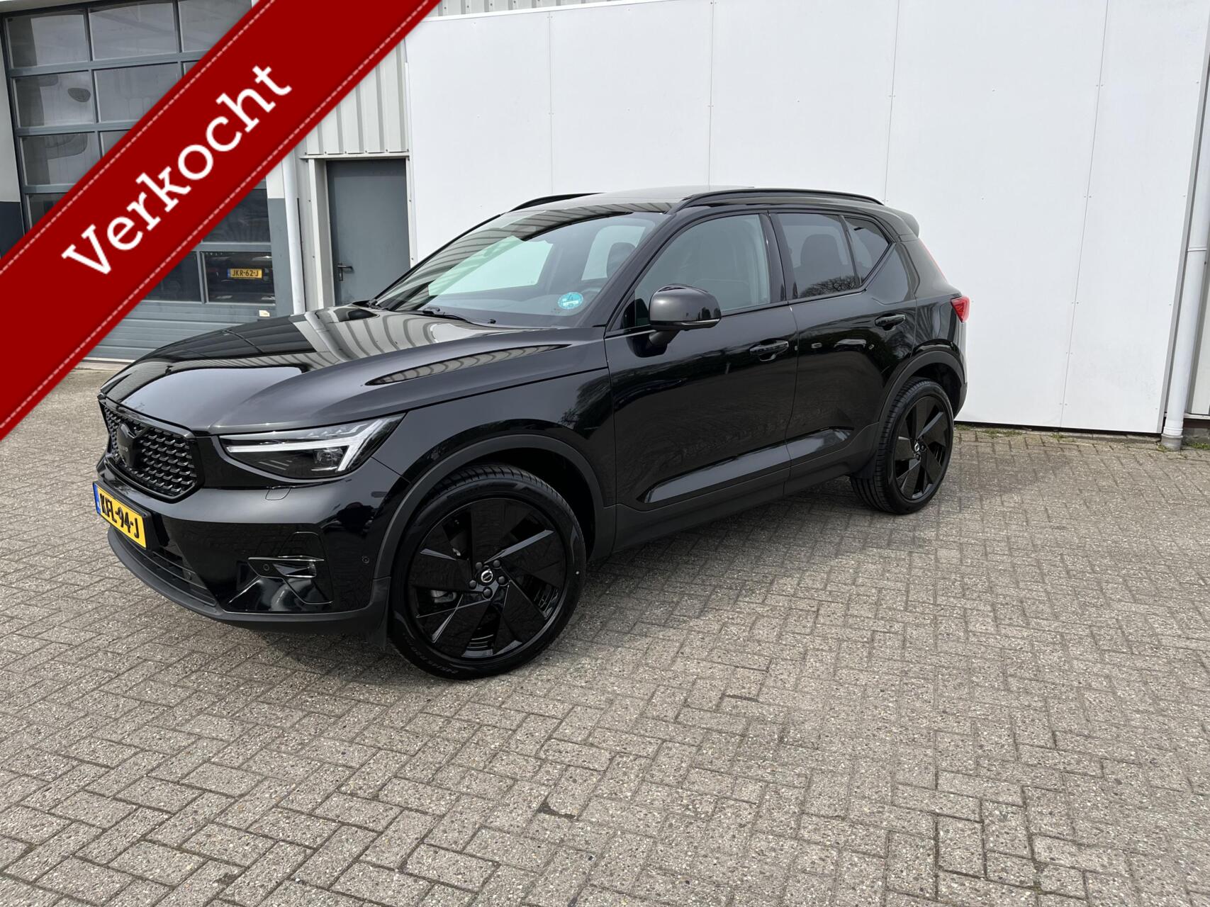 Volvo XC40 2.0 B3 Black Edition Ultra|ACC|Pano|el.bed.st|HK audio|360* cam. 2025 - voorkant