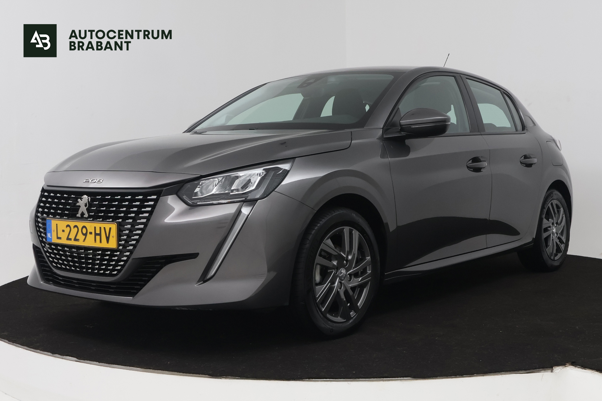 Peugeot 208 1.2 PureTech Active Pack (TREKHAAK, SENSOREN, BLUETOOTH, NAVIGATIE) 2021 - voorkant