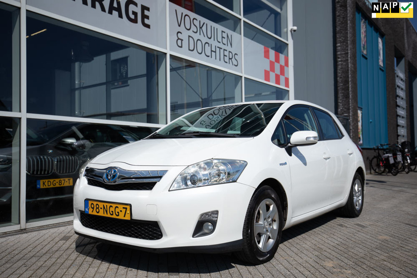Toyota Toyota Auris 1.8 Full Hybrid Aspiration | Trekhaak | Navigatie 2010 - voorkant