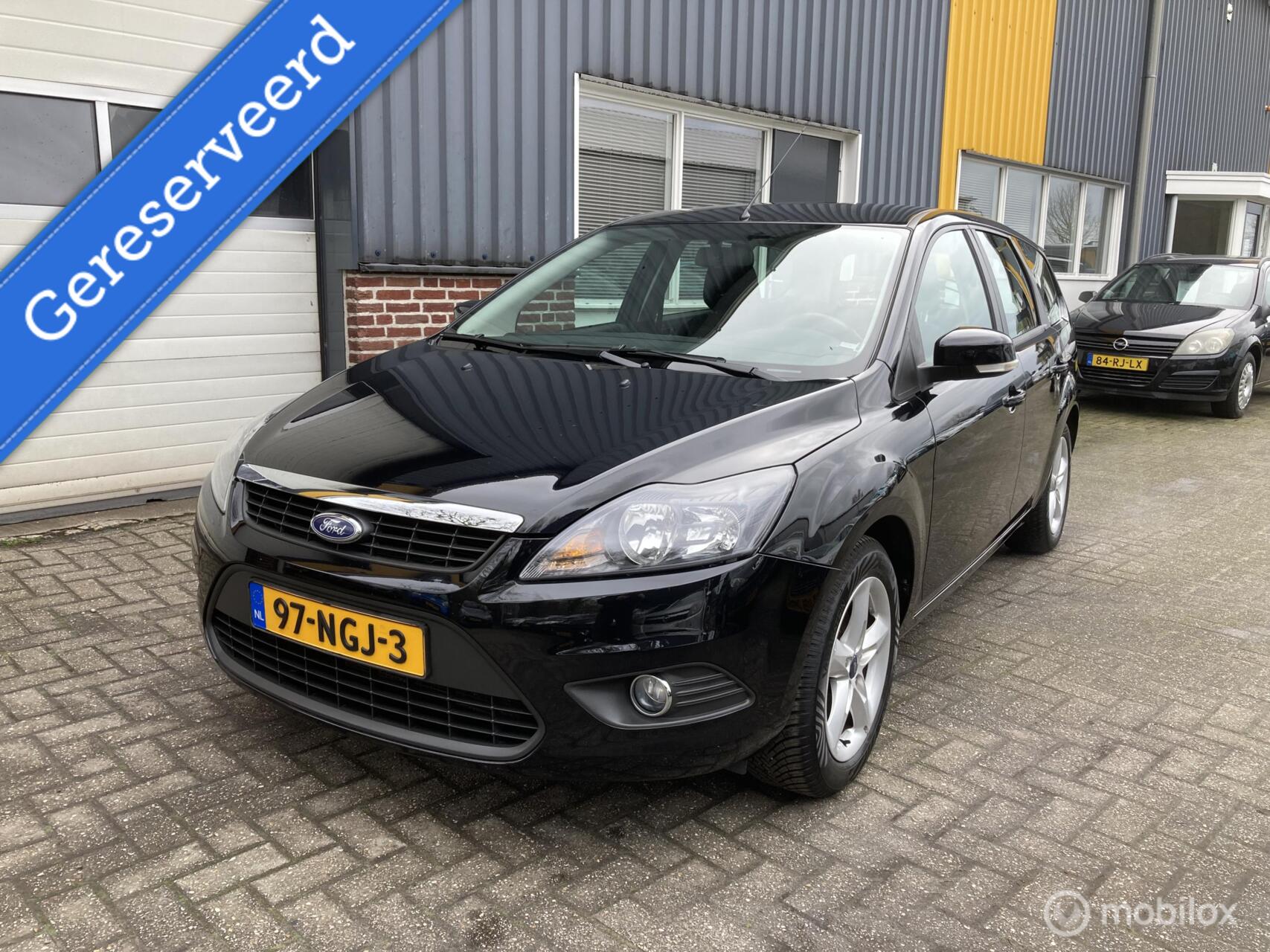 Ford Focus 1.6 Comfort ZEER NETJES! TREKHAAK! 2010 - voorkant