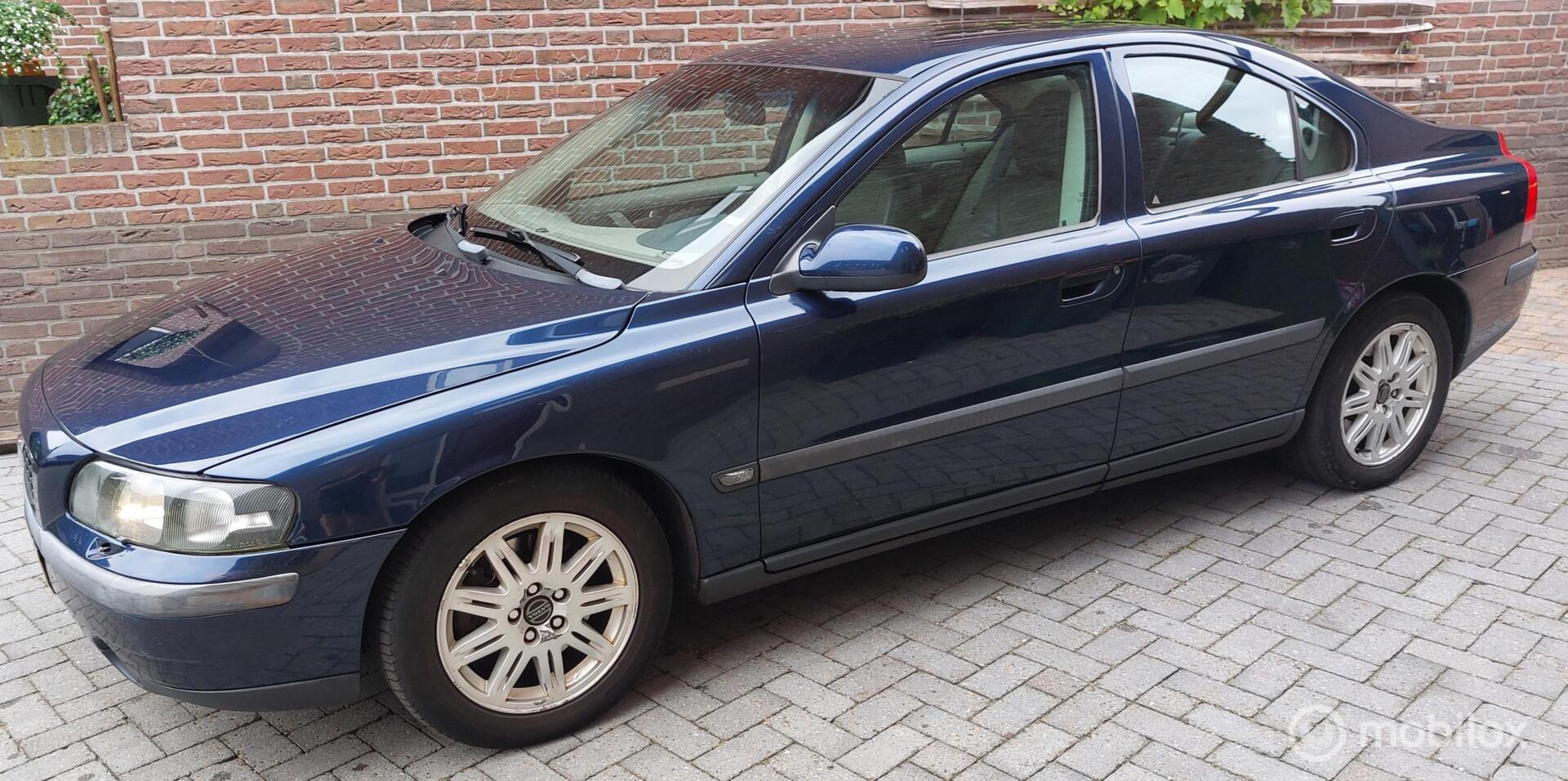 Volvo S60 2.4 Turbo! 200PK (APK 29-11-2026/Trekhaak/Leer) 2003 - voorkant
