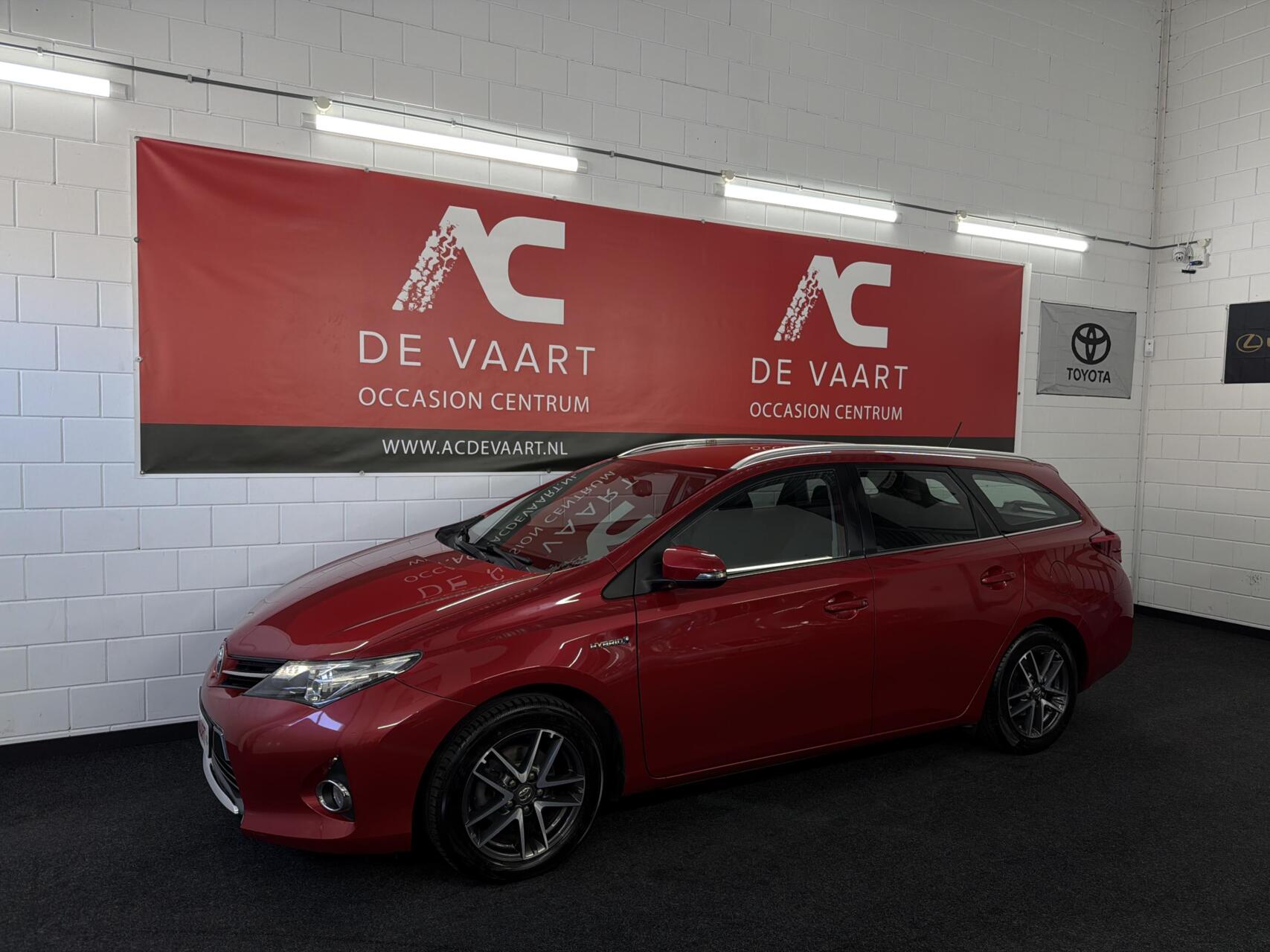 Toyota Toyota Auris 1.8 Hybrid Executive - NAVI/CLIMA/CAMERA/NAP 2014 - voorkant