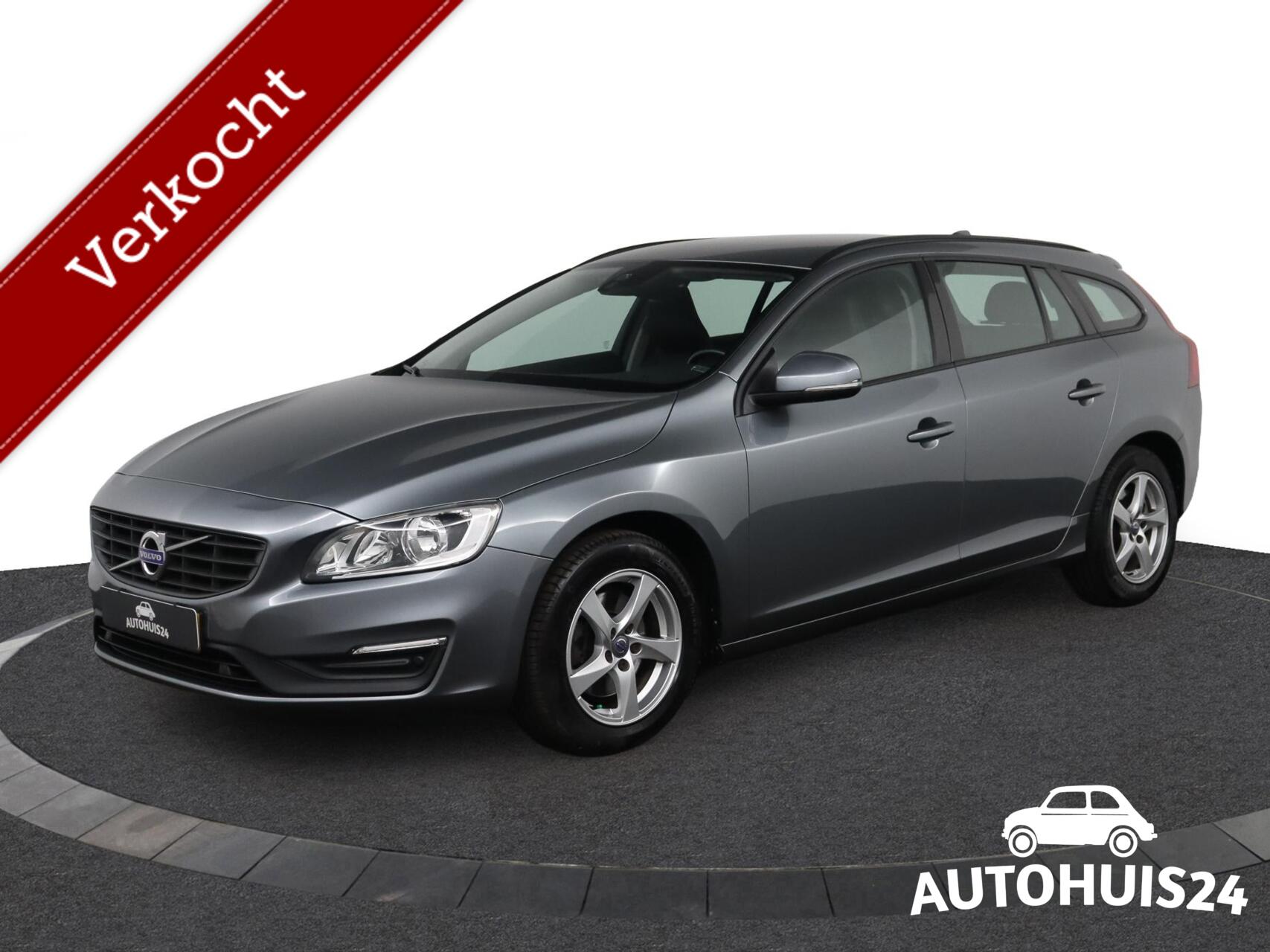 Volvo V60 2.0 D3 Momentum 150pk bj2017 PDC|NAVI|TREKHAAK 2017 - voorkant