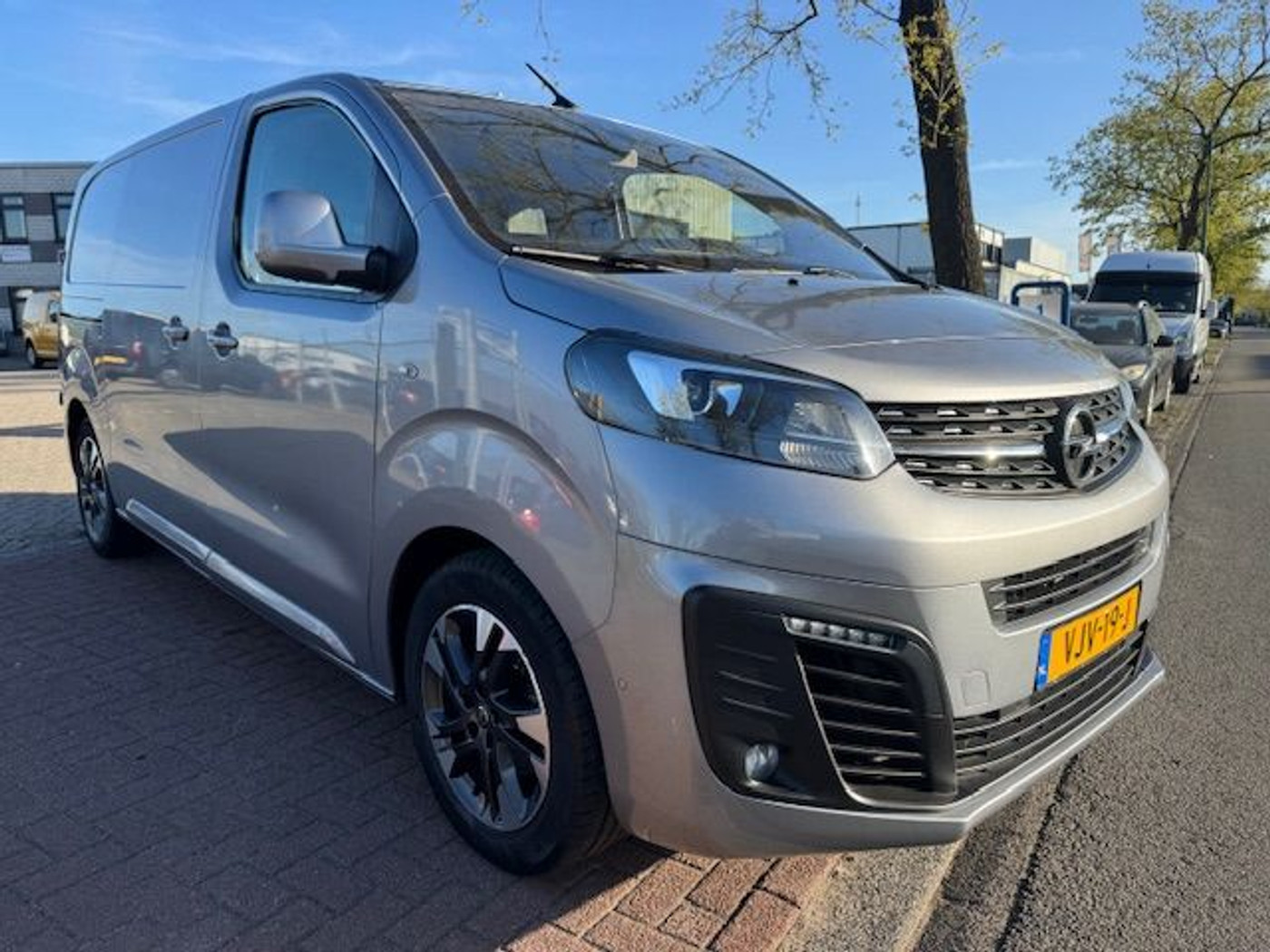 Opel Vivaro 2.0 CDTI 150pk L2 H1 Innovation+ Edition 2021 - voorkant