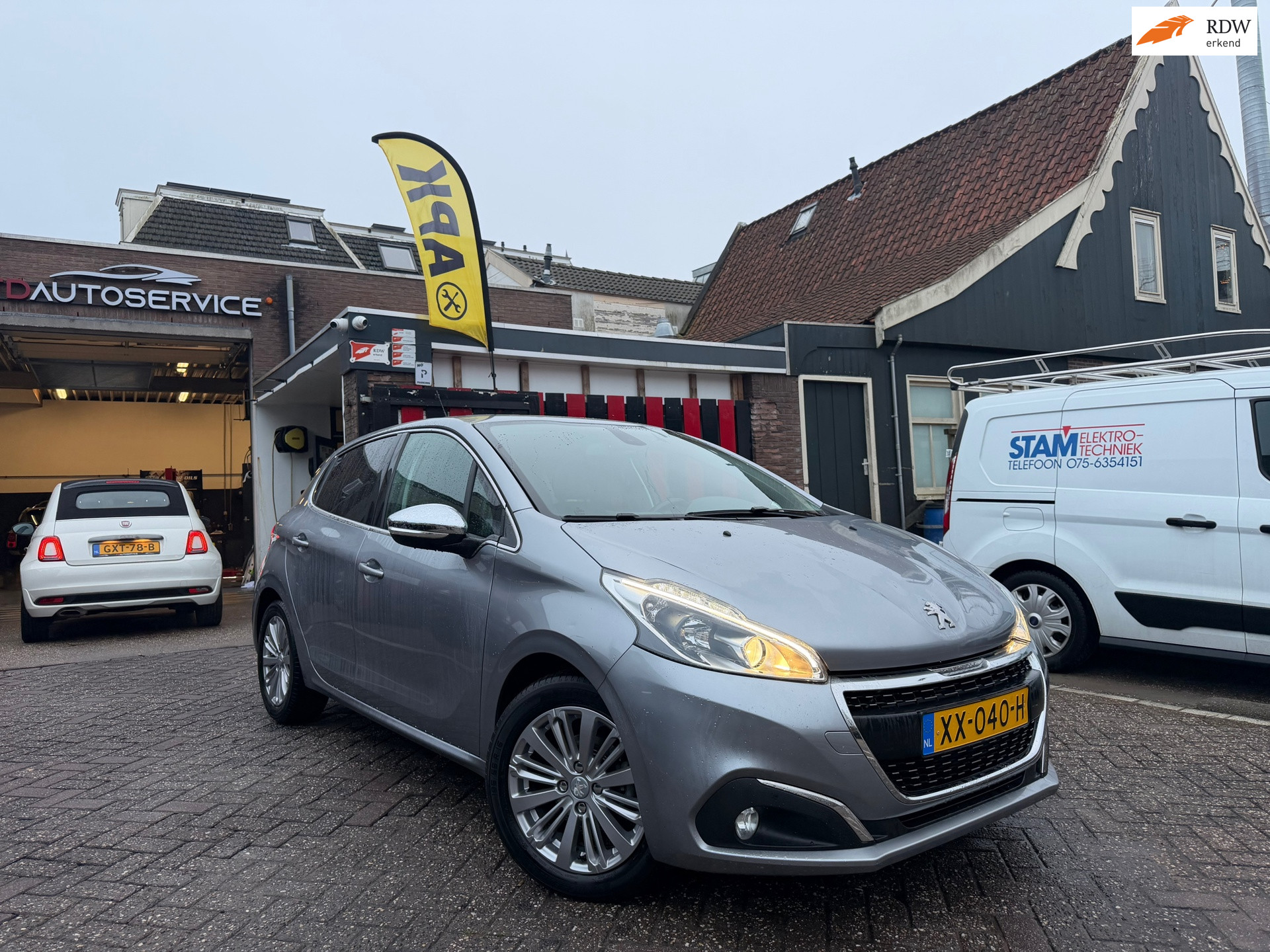 Peugeot 208 1.2 PureTech Allure 2019 - voorkant