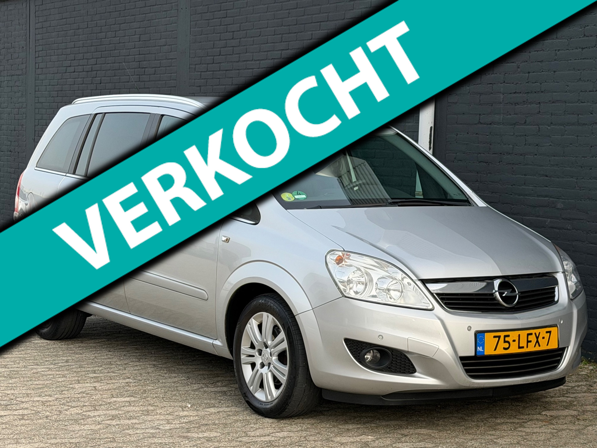 Opel Zafira 1.8 Cosmo LEER NAVI TREKHAAK PDC CRUISE-CONTROL 2010 - voorkant