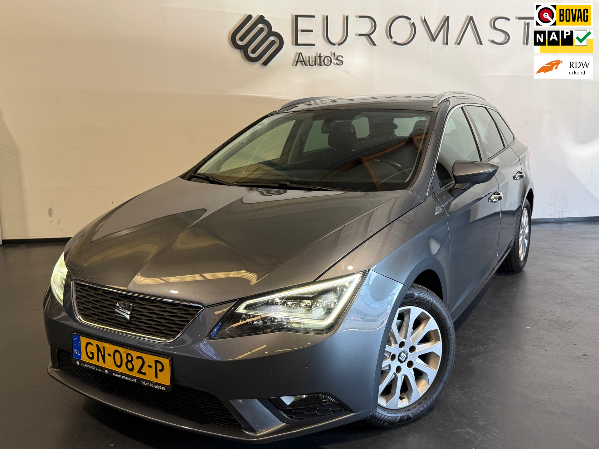 Seat Leon ST 1.0 EcoTSI Style Connect Navi Airco Cruise Pdc Camera Nieuwe Apk 2015 - voorkant