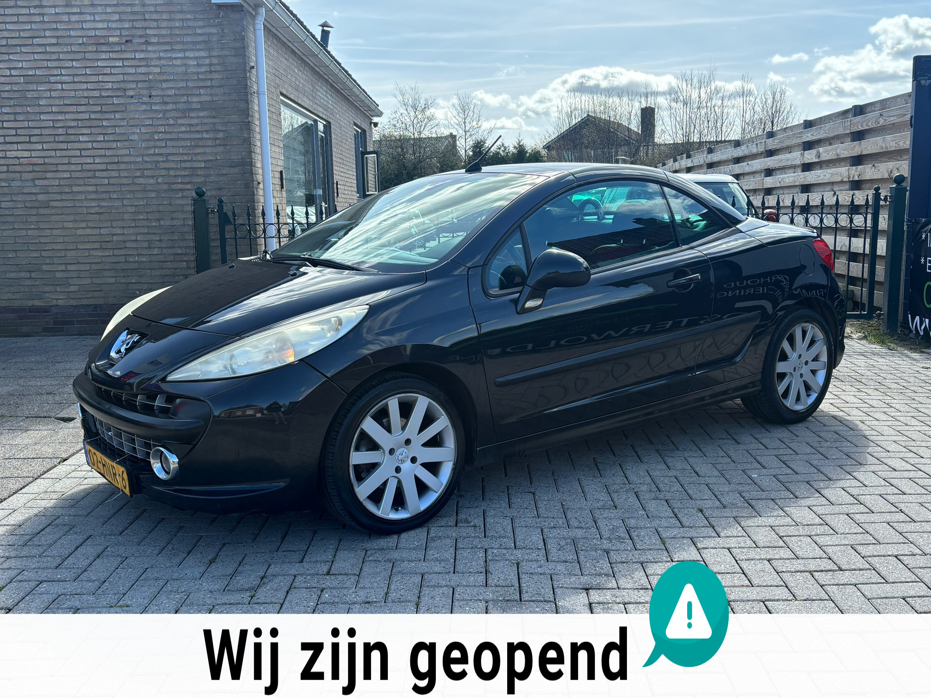 Peugeot 207 1.6-16V T Sport | nieuwe apk | ziet er leuk uit rijd en schakelt goed | goedkoop cabrio rijden 2007 - voorkant