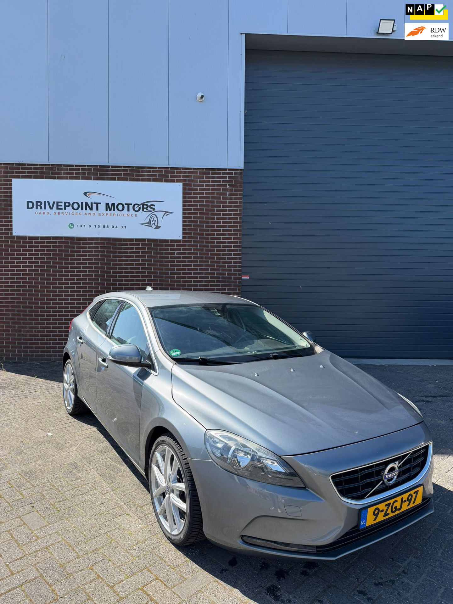Volvo V40 2.0 D4 Summum Business 2014 - voorkant