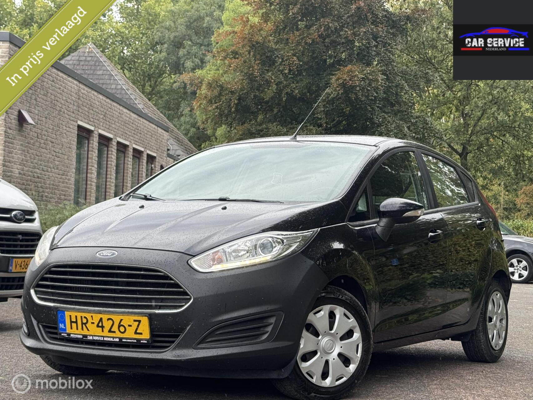 Ford Fiesta 1.5 TDCi Titanium Lease/NAVI/AC/CRUISE/APK 2015 - voorkant