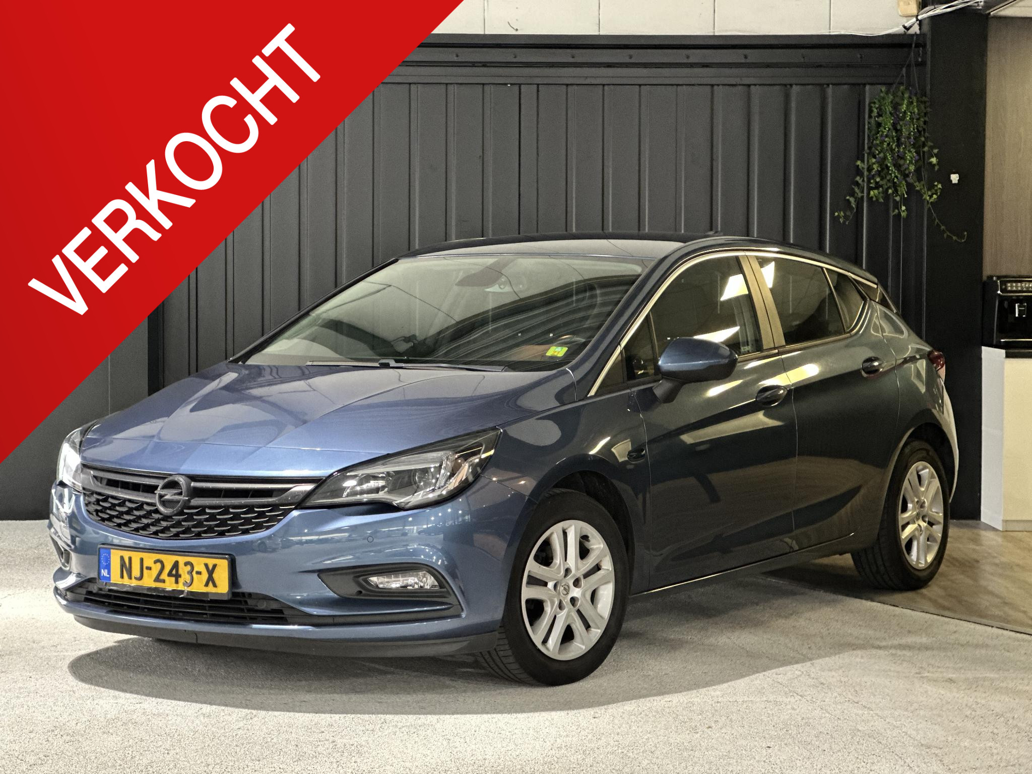 Opel Astra 1.0 Online Edition 2017 - voorkant