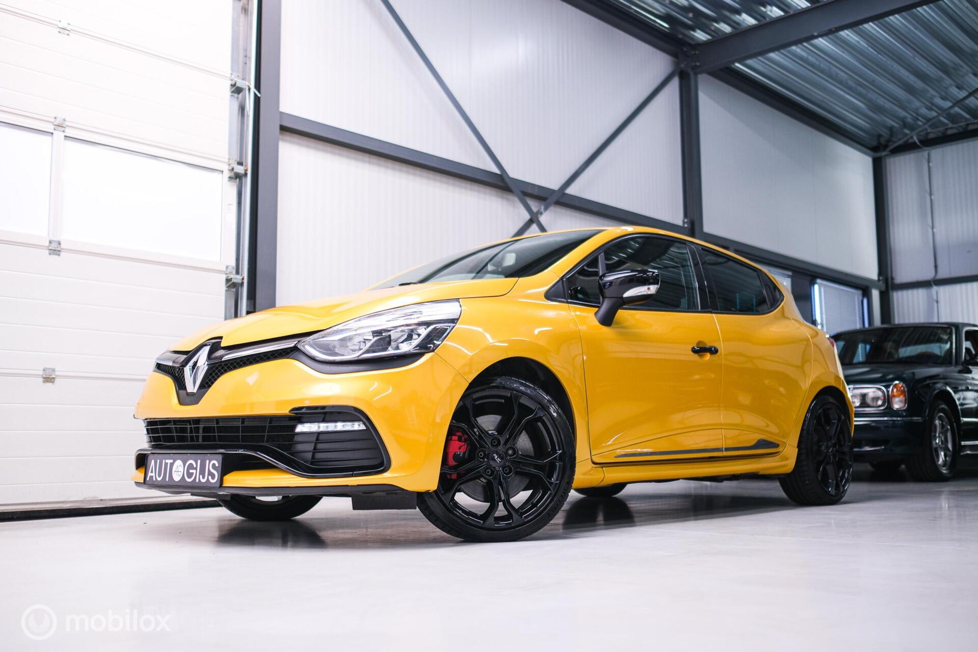 Renault Clio 1.6 R.S. 200 pk | Jaune Sirius | CUP pack | Dealer onderhouden | Camera |  Originele staat | Rijklaarpijs | 2013 - voorkant