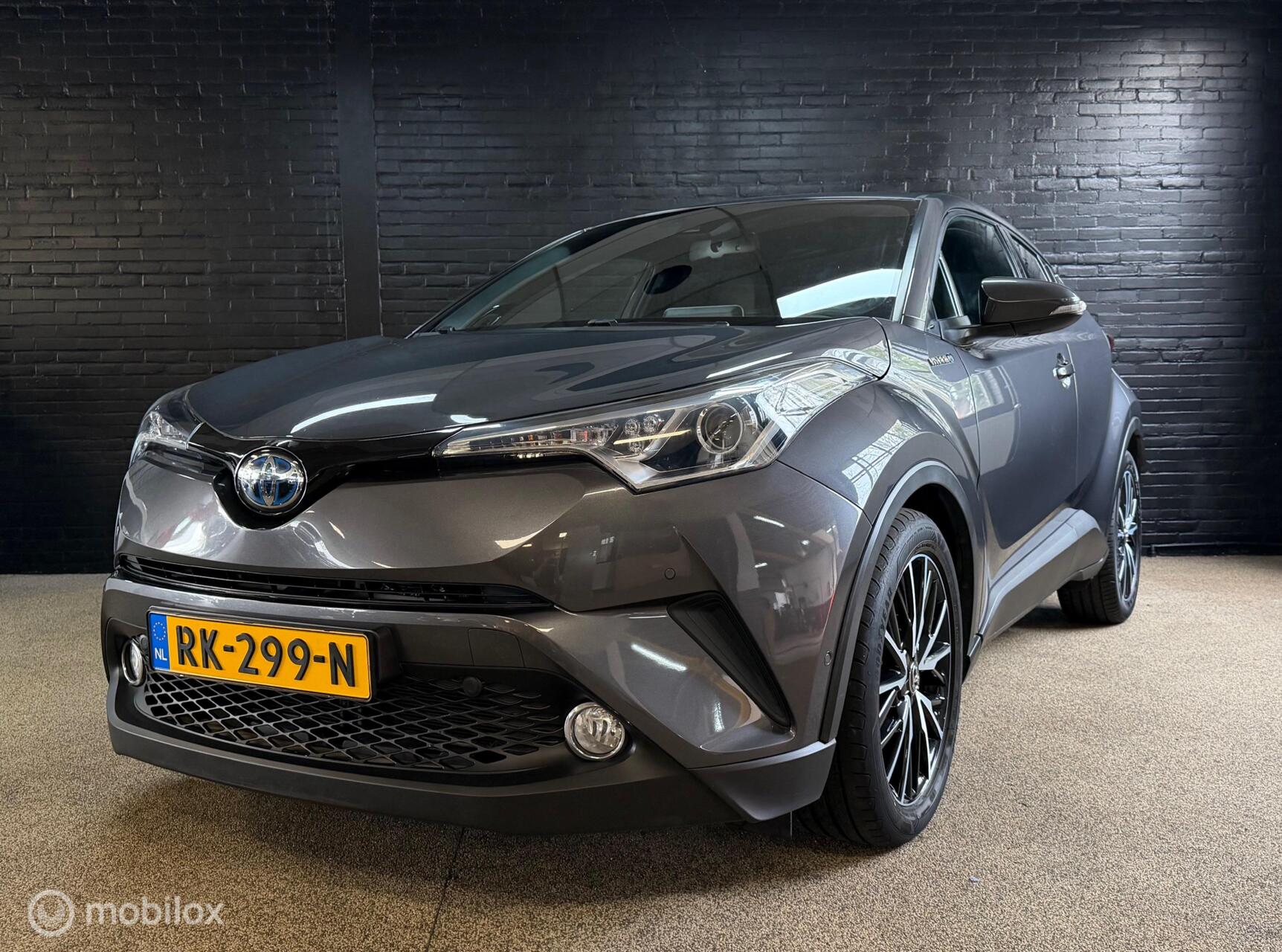 Toyota Toyota C-hr 1.8 Hybrid Executive PDC CAMERA KEYLESS JBL LEDER 2017 - voorkant