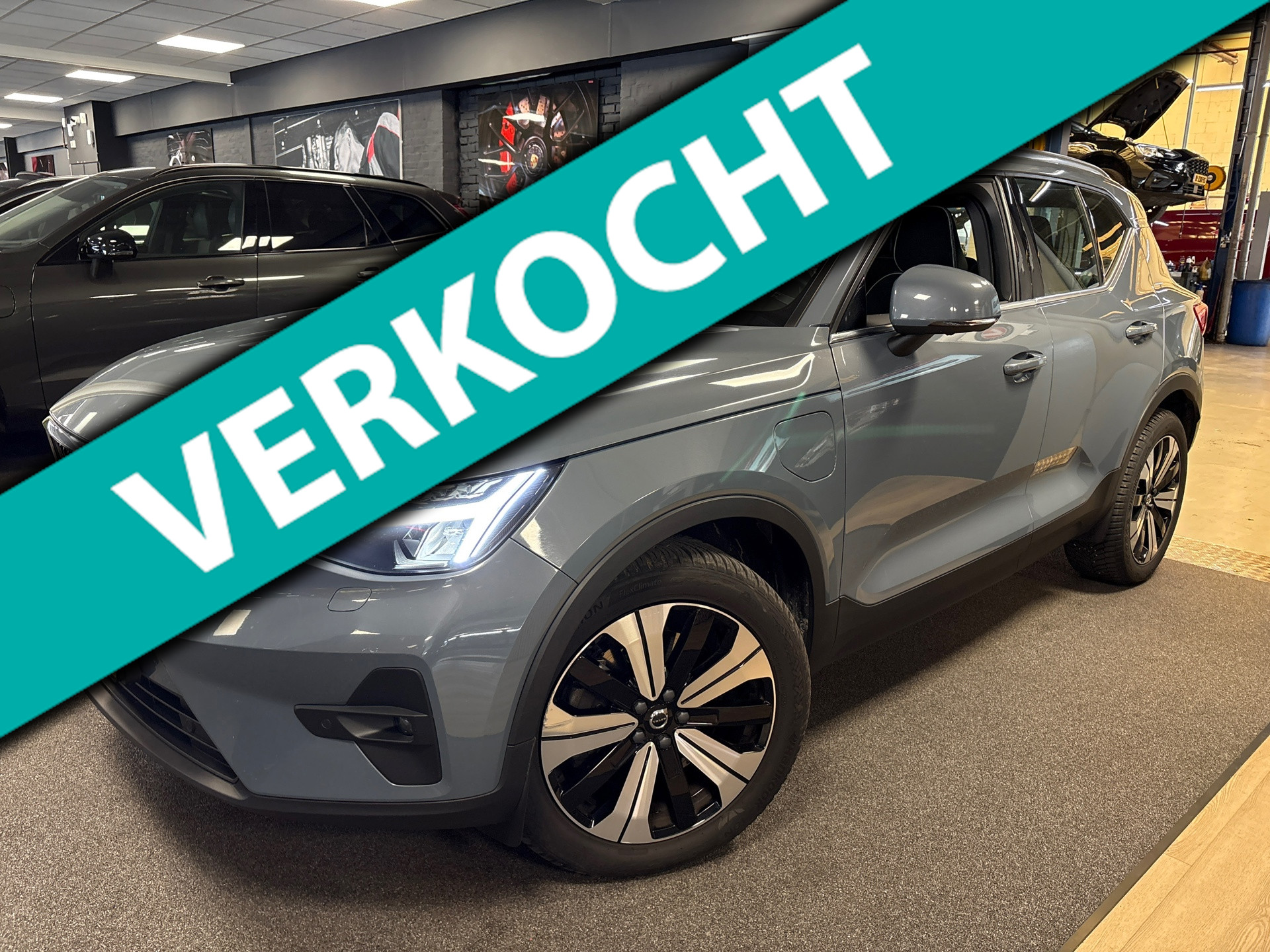 Volvo XC40 1.5 T5 Plug-in hybrid Core Bright / panorama-dak / Harman Kardon / 360 graden camera / dode hoek 2023 - voorkant