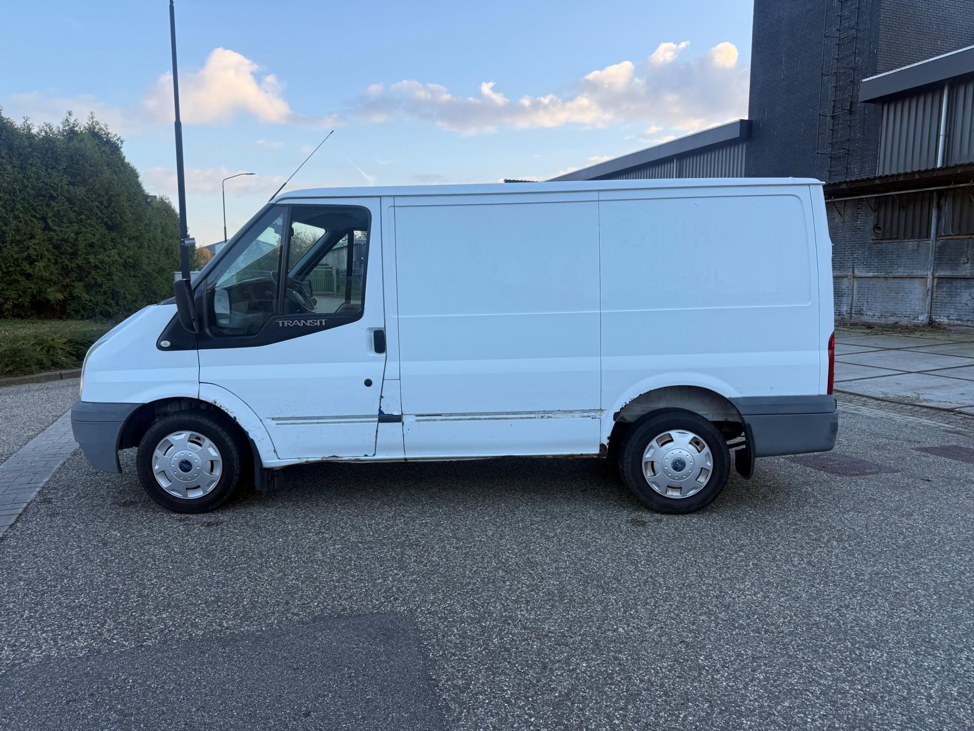 Foto van Ford Transit 260s Van 85dpf LR 4.23