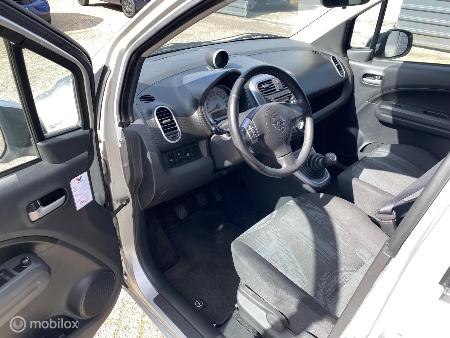 Foto van Opel Agila