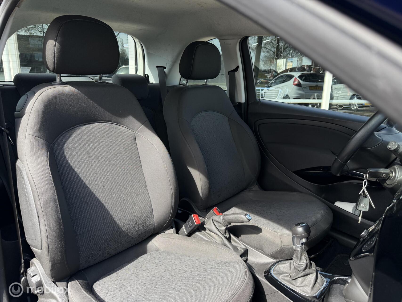 Foto van Opel Adam