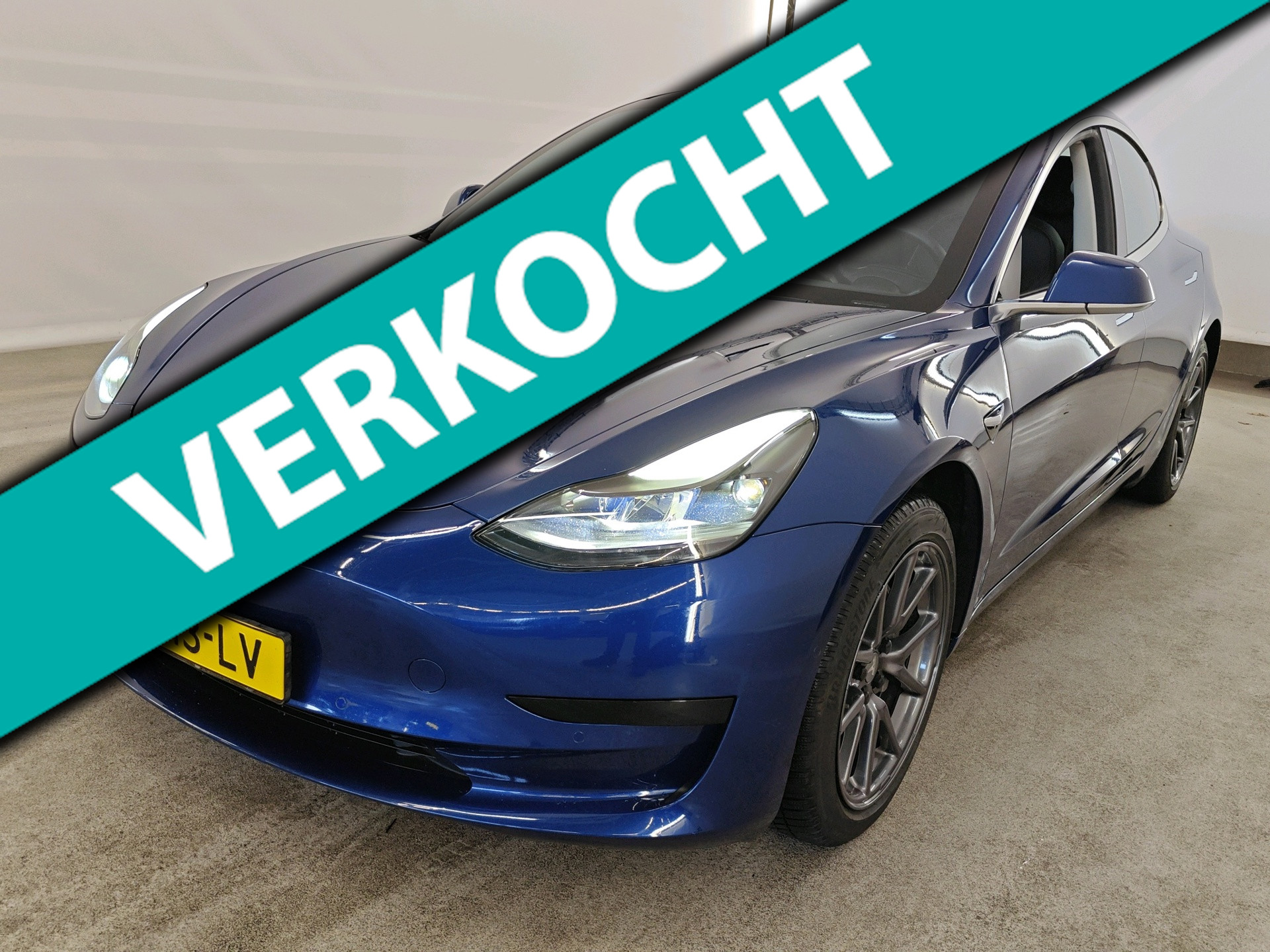 Tesla Model 3 60 kWh 238pk Standard RWD Plus | SOH 98% | 18" Velgen | Deep Blue | Black Interior 2020 - voorkant