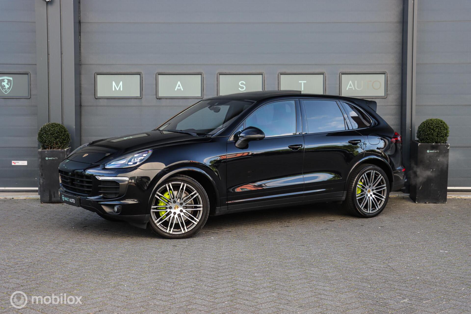 Foto van PORSCHE CAYENNE S E-HYBRID