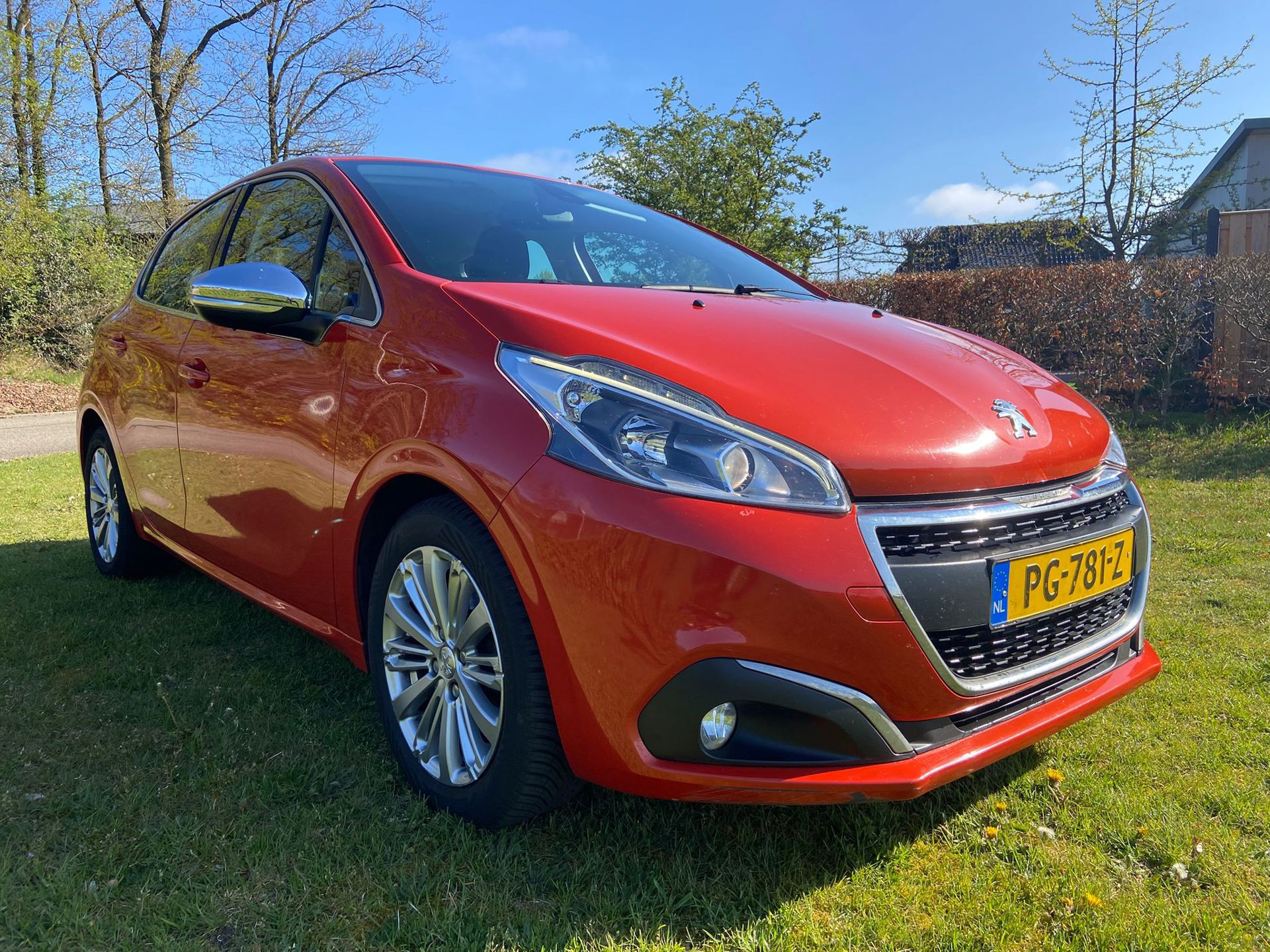 Peugeot 208 1.6 BlueHDi Blue Lease Executive, Bj`2017, Trekhaak! 2017 - voorkant