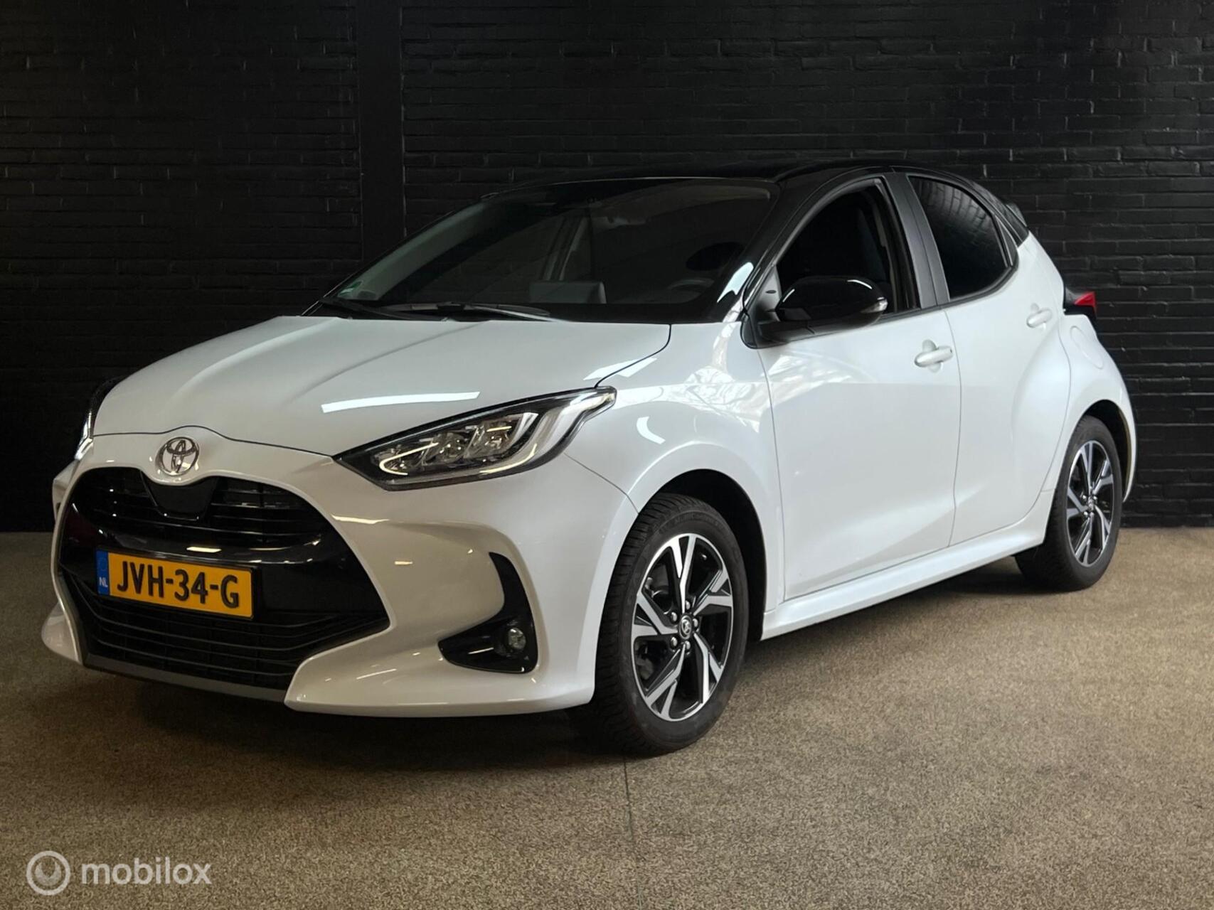 Toyota Toyota Yaris 1.5 Hybrid 115 Dynamic KEYLESS TWO TONE CAMERA 2024 - voorkant