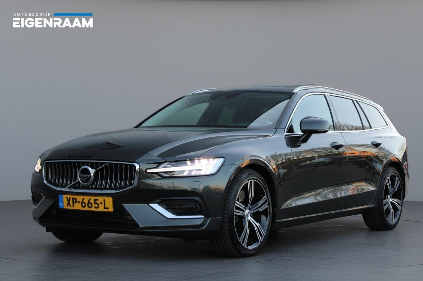 Volvo V60 2.0 T5 Inscription | Pano | H&K | ACC | 360 Camera | Origineel NL 2019 - voorkant