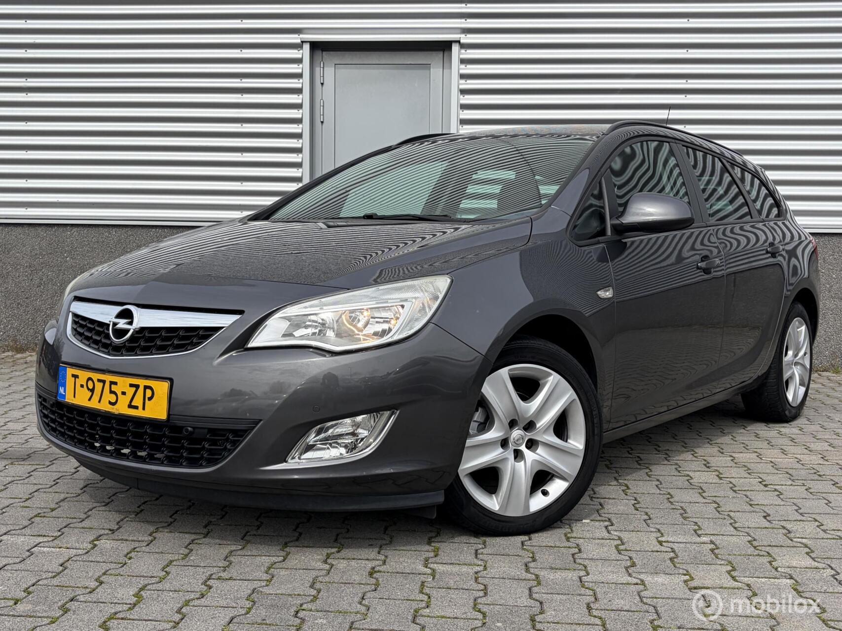 Opel Astra Sports Tourer 1.4 Turbo Business Edition 2011 - voorkant