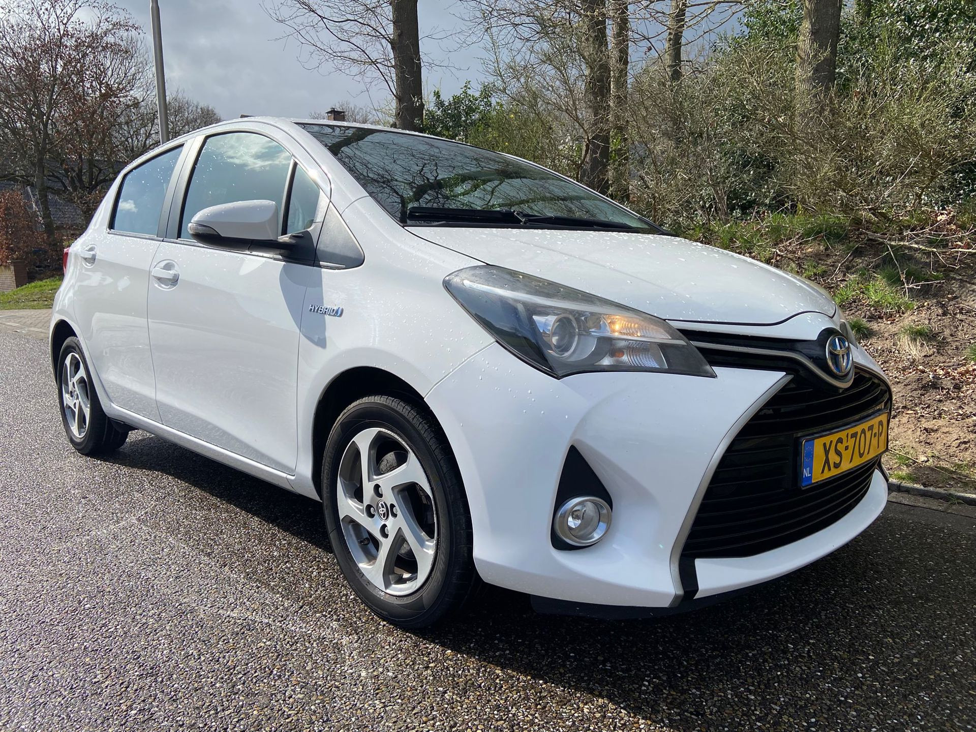 Toyota Toyota Yaris Hybrid 1.5 Hybrid Lease, BJ`2015, APK 25-03-2027 2015 - voorkant