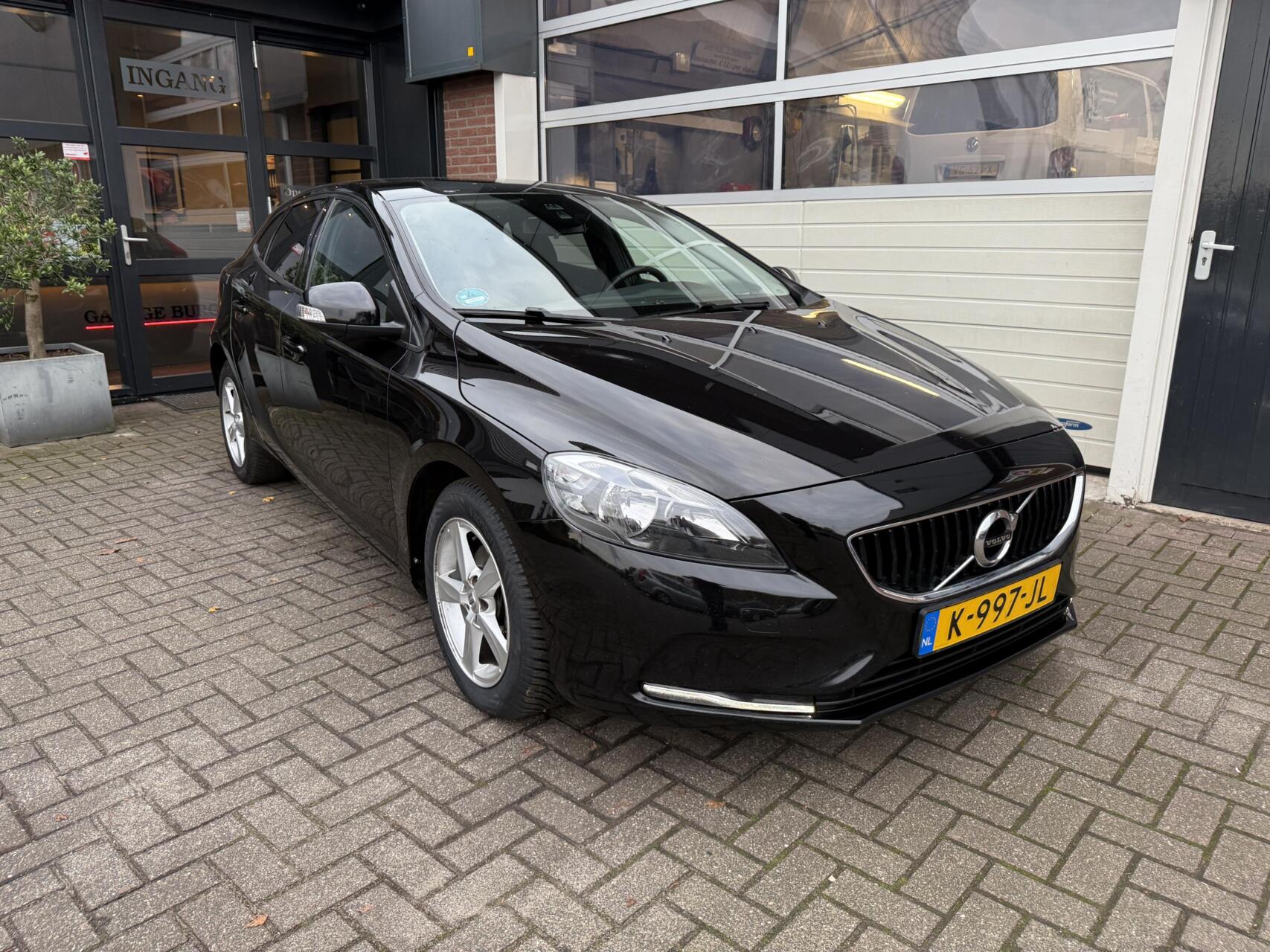 Volvo V40 2.0 D2 TH/NAVI *INCL. BEURT EN NIEUWE APK* 2018 - voorkant