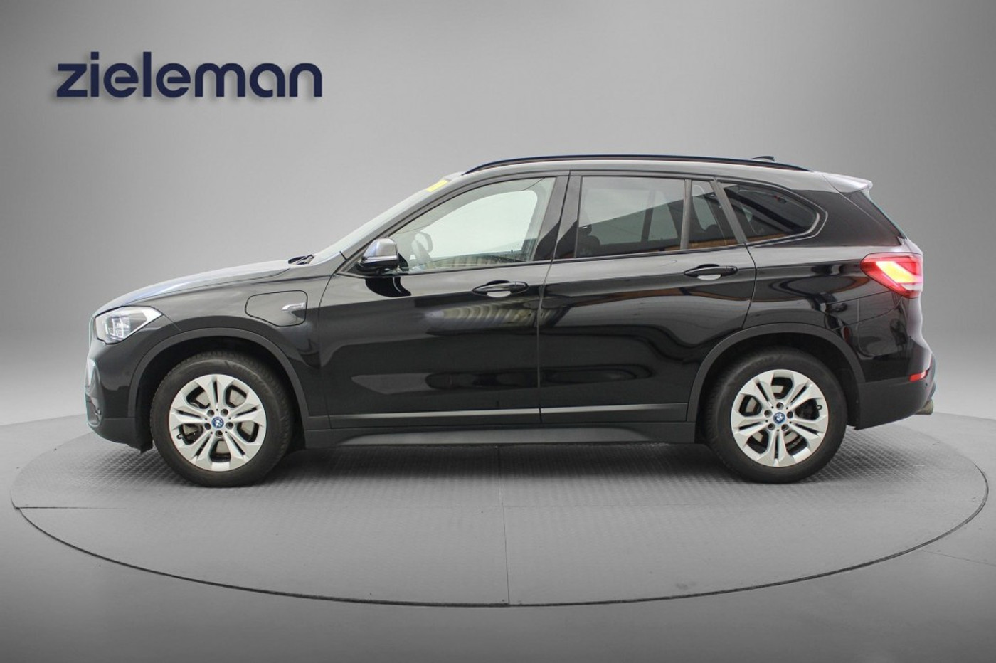 Foto van BMW X1 Xdrive25e