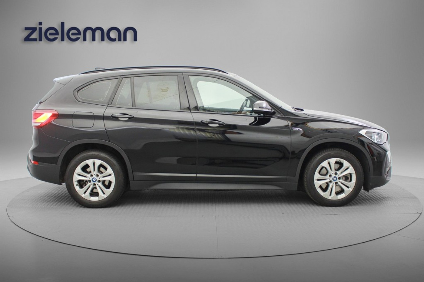 Foto van BMW X1 Xdrive25e