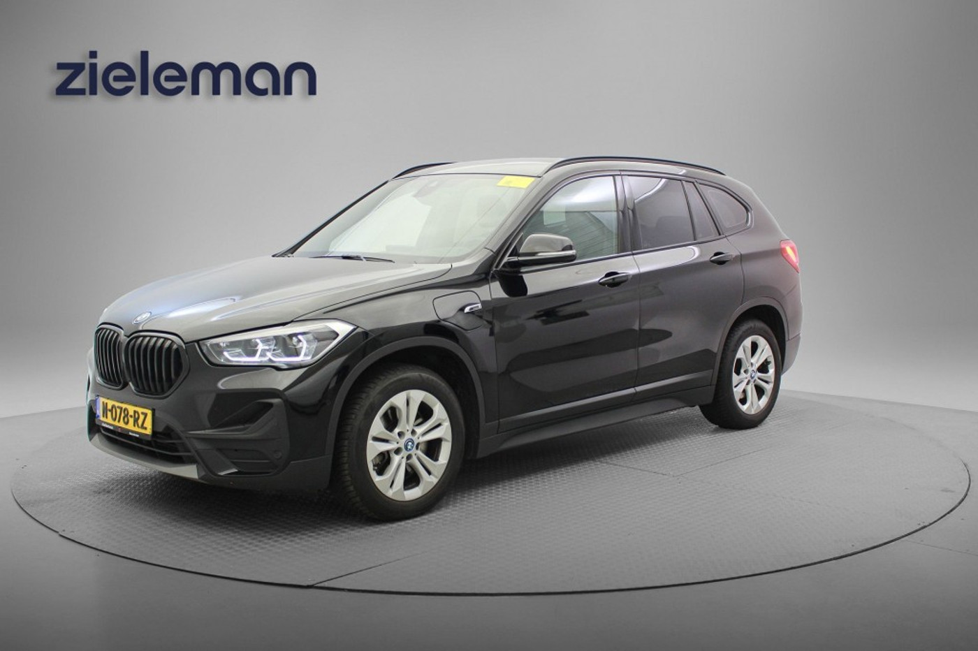 Foto van BMW X1 Xdrive25e