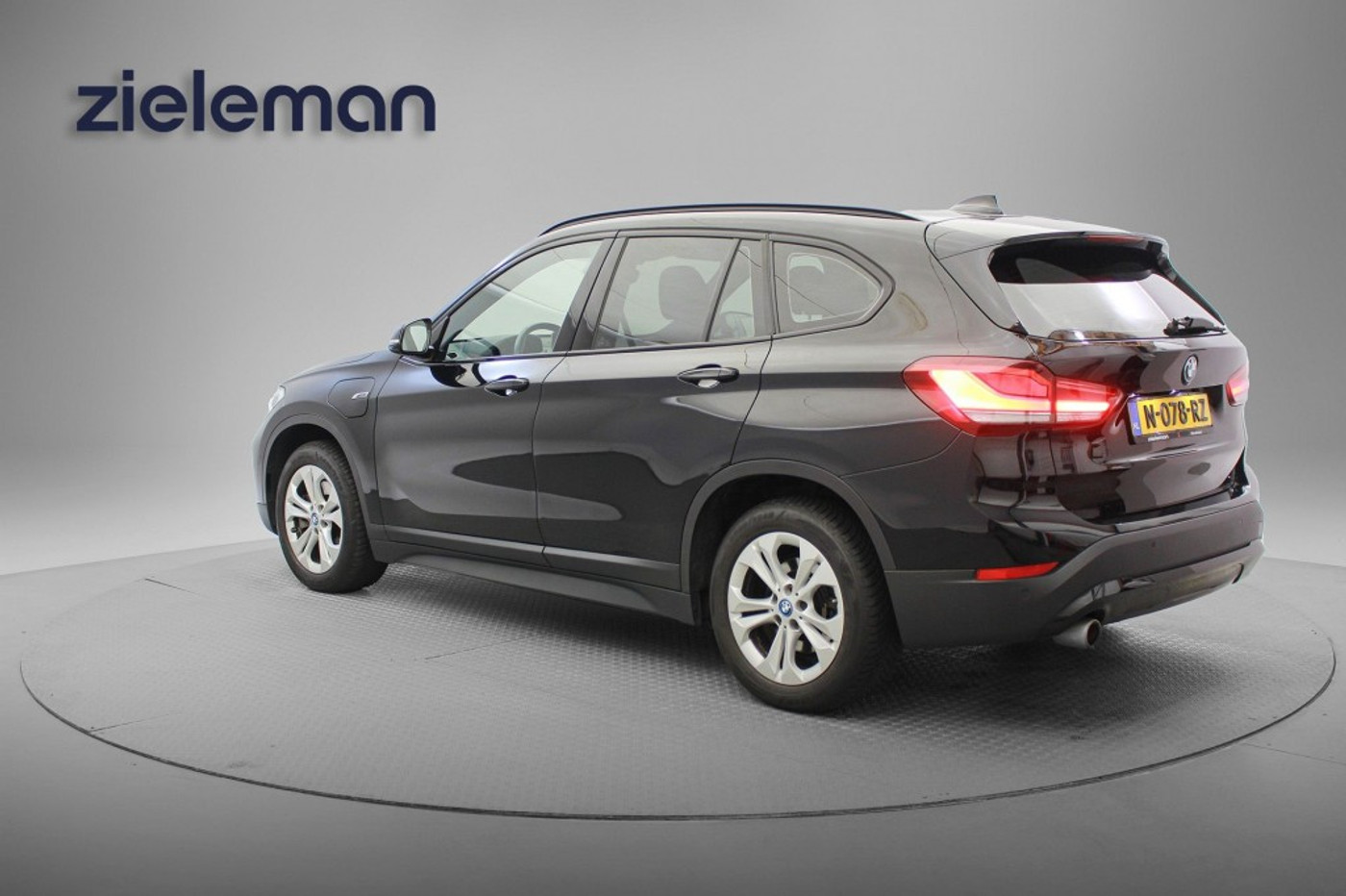Foto van BMW X1 Xdrive25e