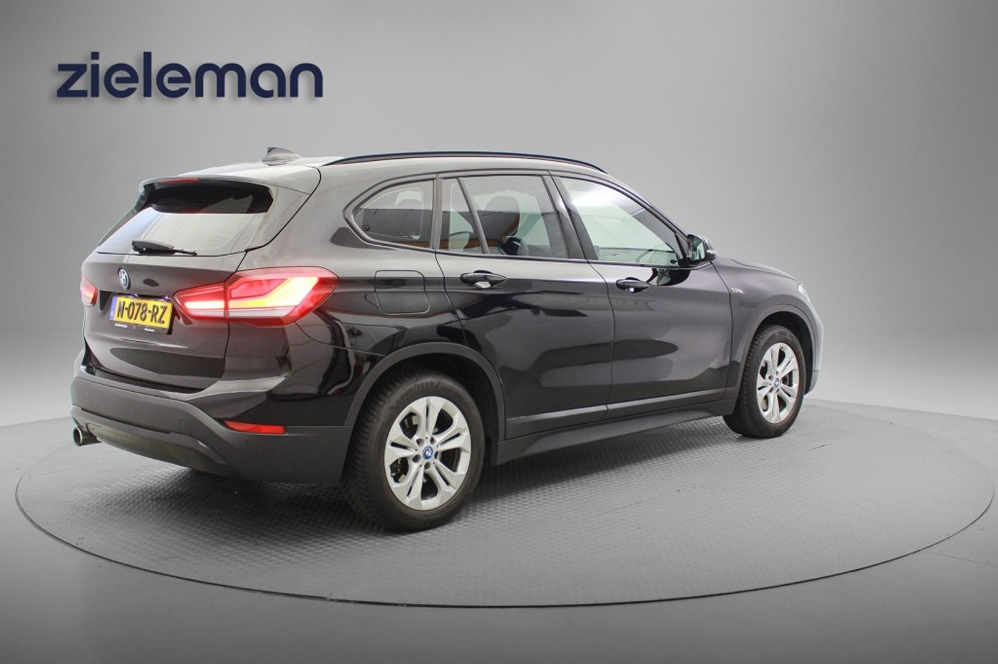Foto van BMW X1 Xdrive25e