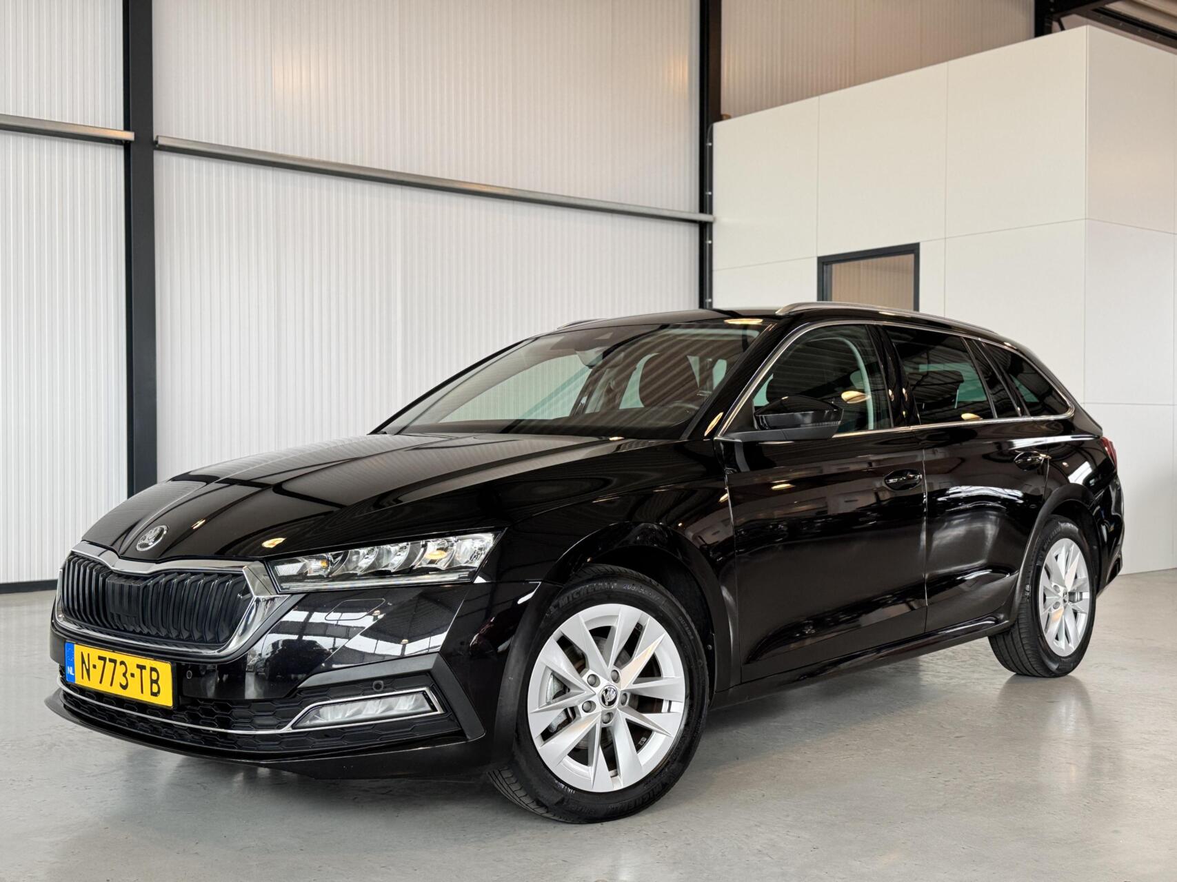 Skoda Octavia 1.0 e-TSI 81kW MHEV Business Edition Plus 2022 - voorkant
