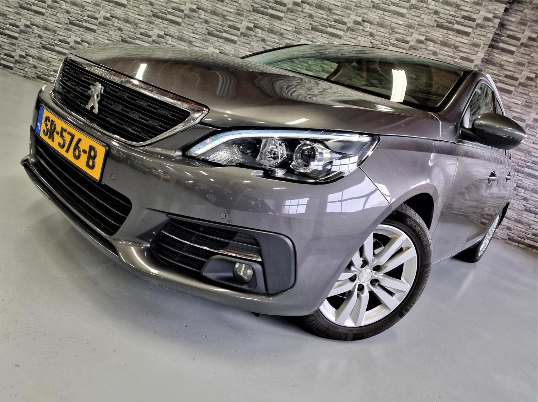 Peugeot 308 1.2 PureTech Blue Lease Executive*Panodak*NAP 2018 - voorkant