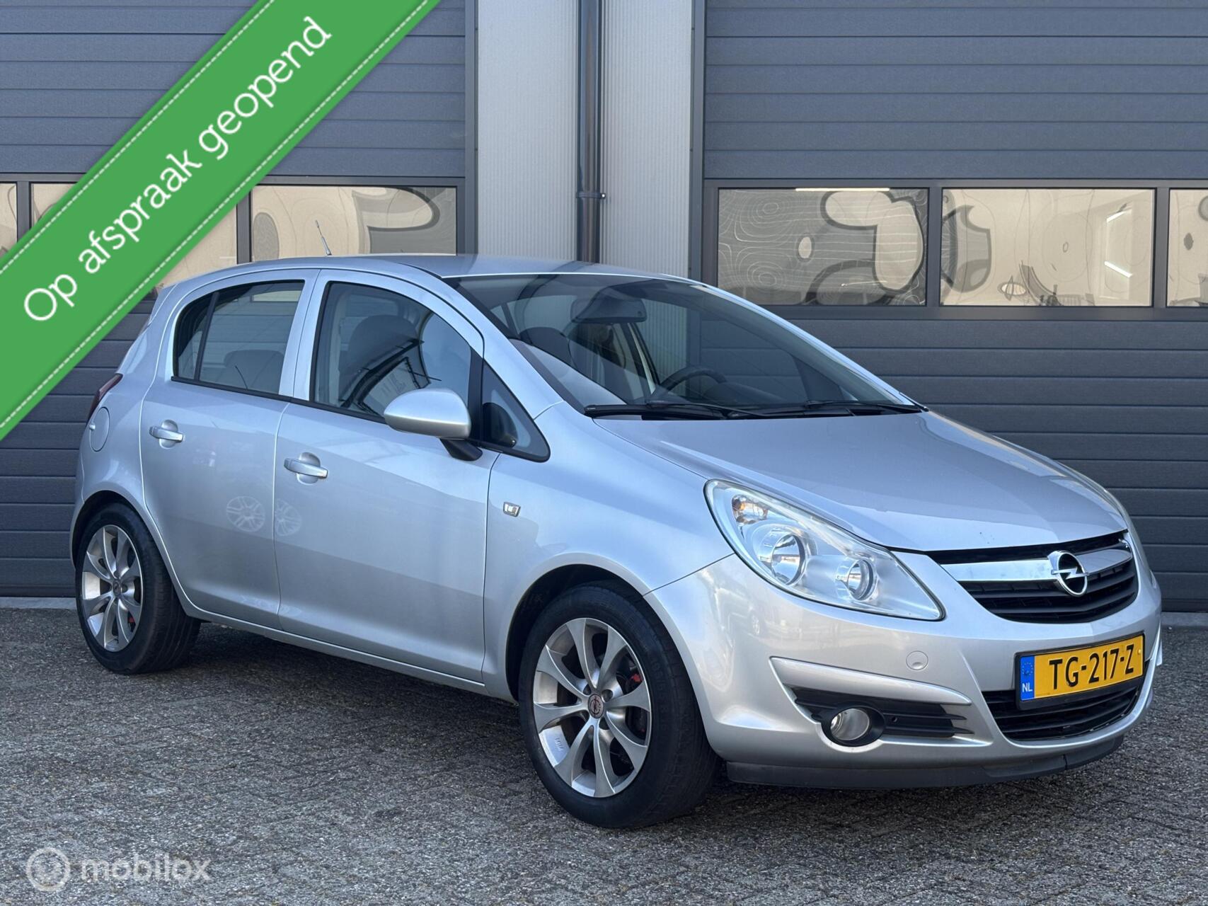 Opel Corsa 1.2-16V Cosmo Uitvoering _ 5Drs-Airco 2008 - voorkant
