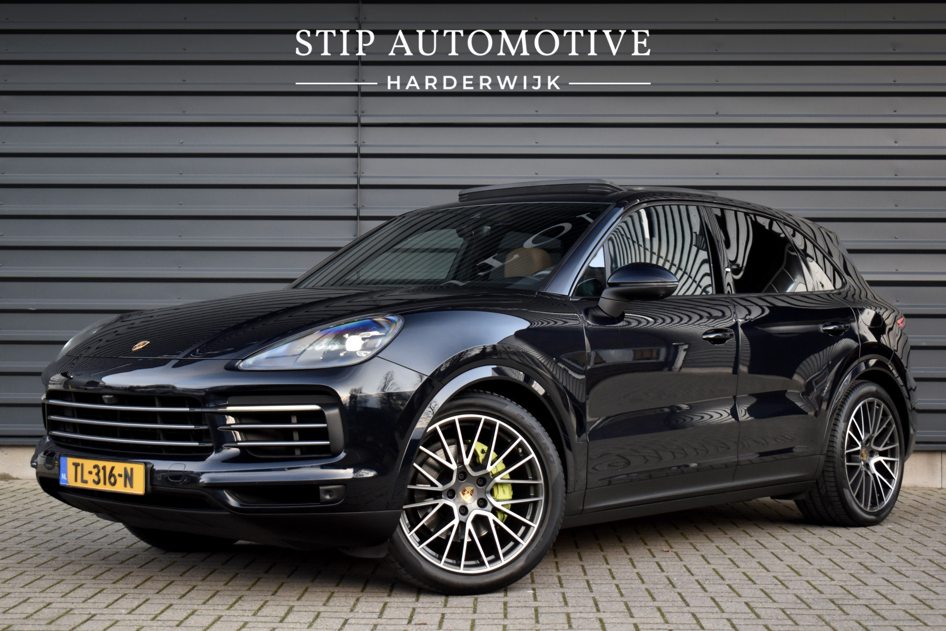 Foto van PORSCHE CAYENNE E-HYBRID