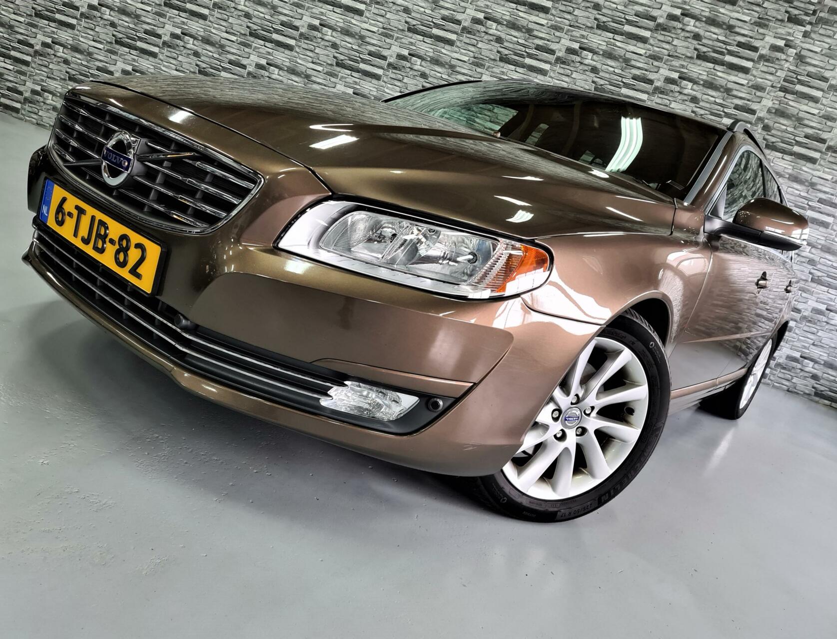 Volvo V70 1.6 D2 Nordic+*Standkachel*Nieuwe distrib.riem*NAP 2014 - voorkant