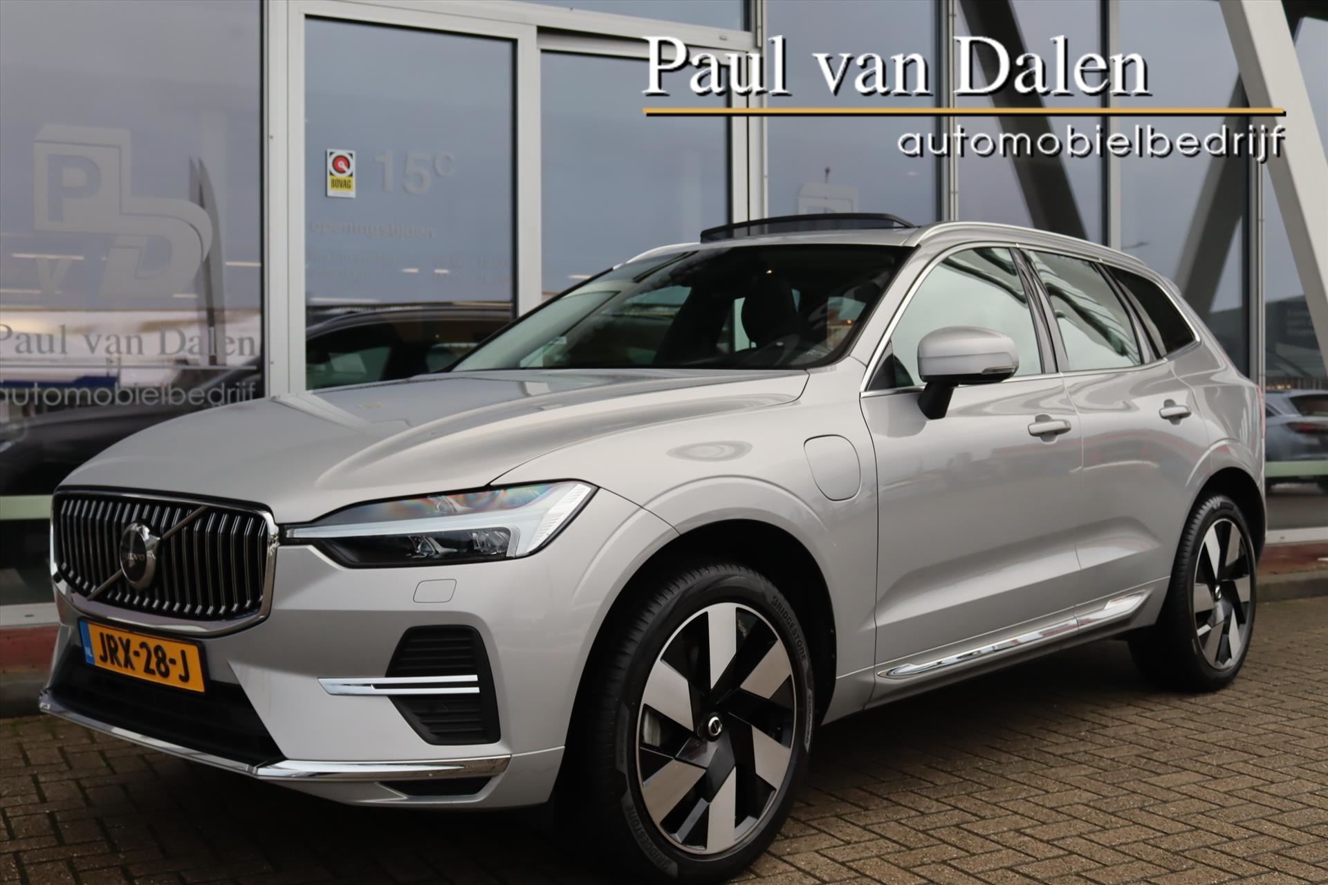 Volvo Xc60 T6 AWD 350PK RECHARGE ULTIMATE BRIGHT Navi | Leer | Panodak | Memory | Harman Kardon | Winter Pack | 2023 - voorkant