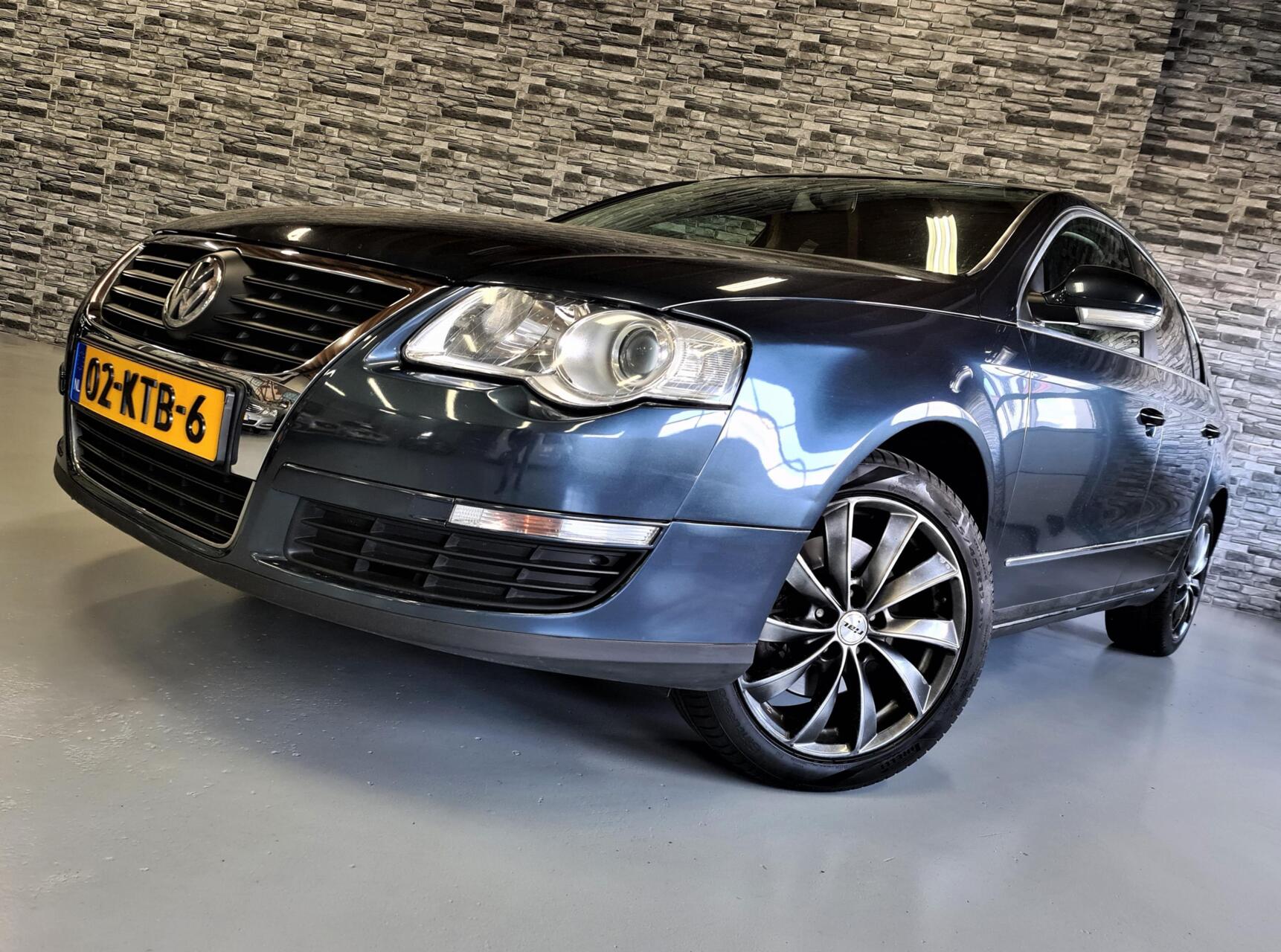 Volkswagen Passat 1.6 FSI Trendline *Automaat*Camera*NAVI*! 2007 - voorkant