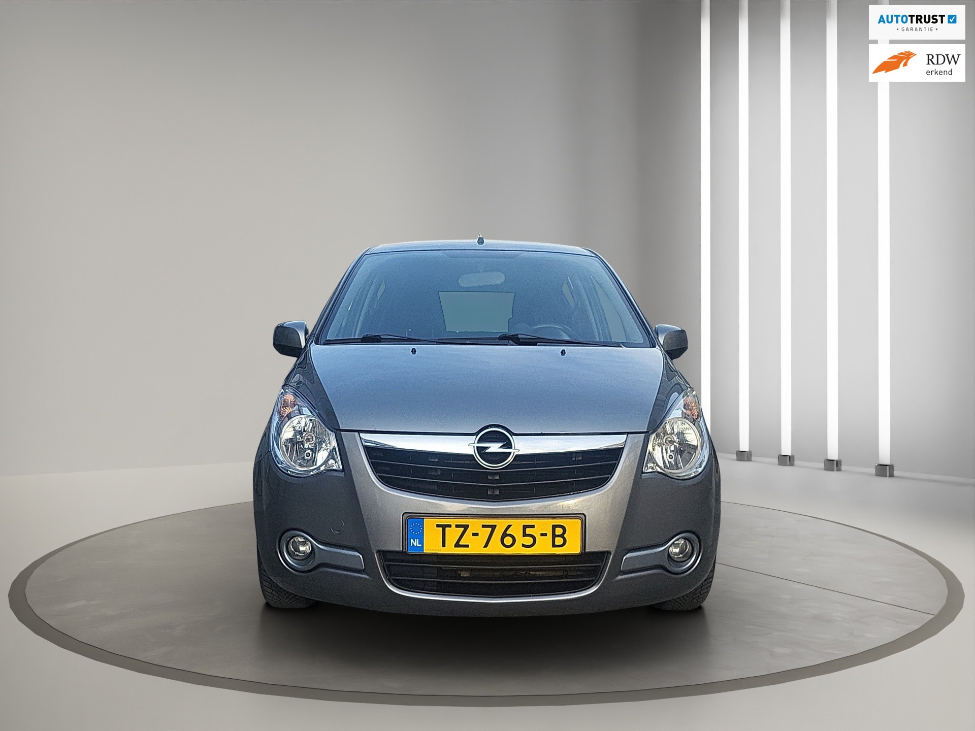 Opel Agila 1.2 Edition 5deurs Automaat 2012 - voorkant