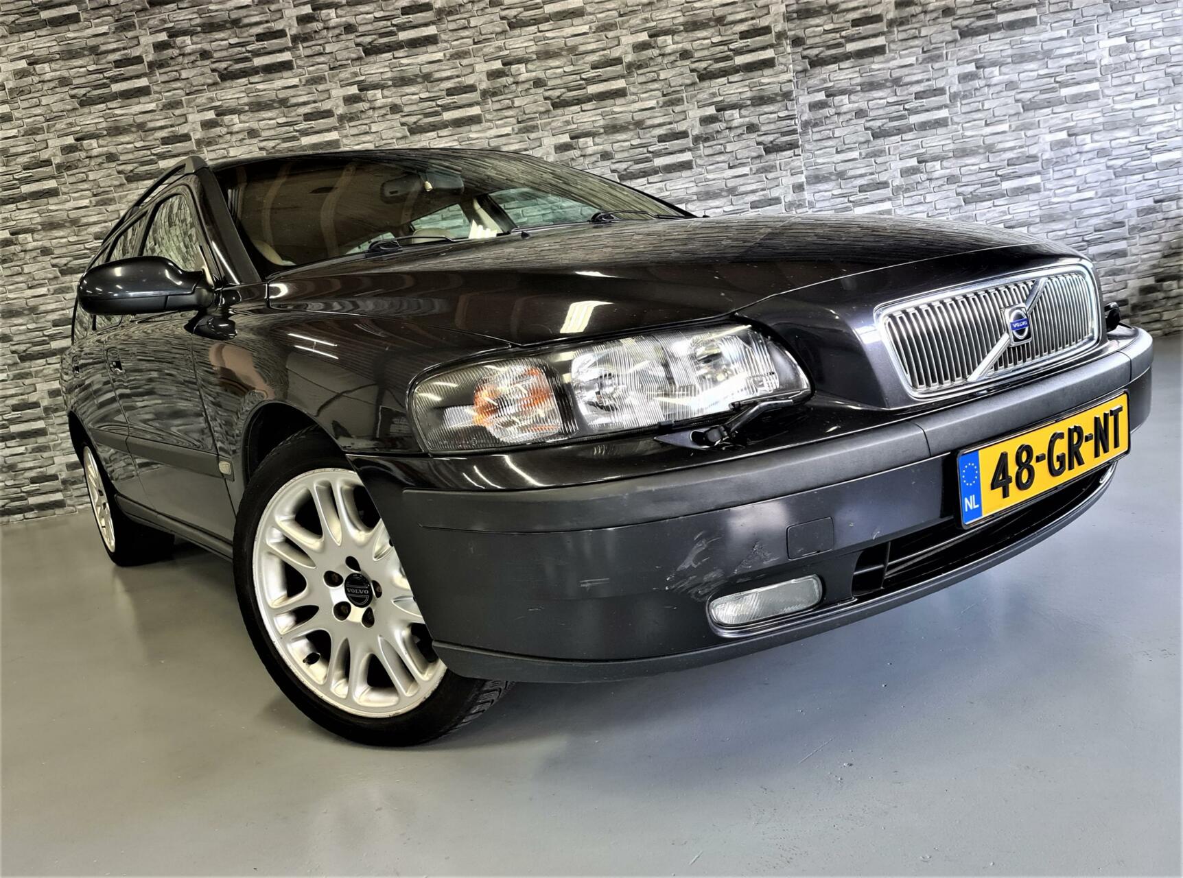 Volvo V70 2.4 Comfort Line Automaat *Cruise*Climate*Stoelver 2001 - voorkant