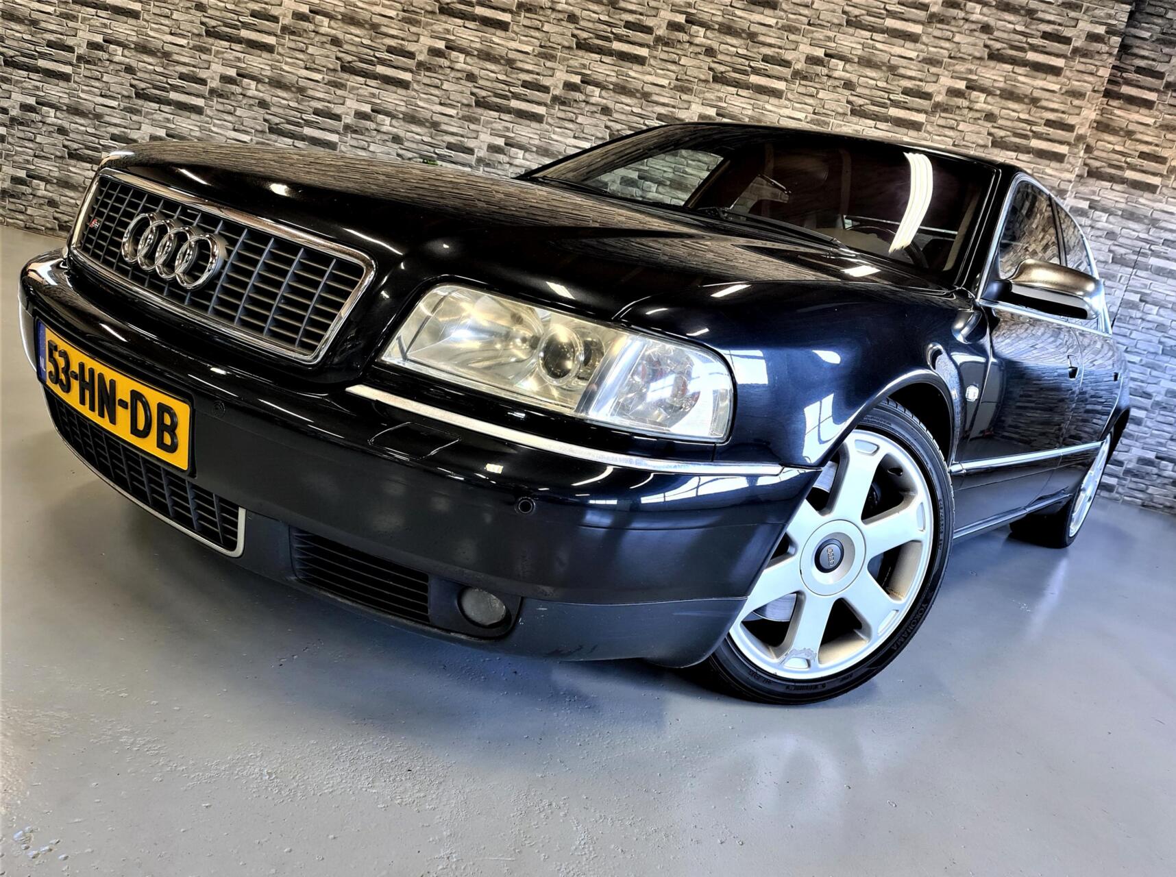 Foto van AUDI 4D AUDI S8