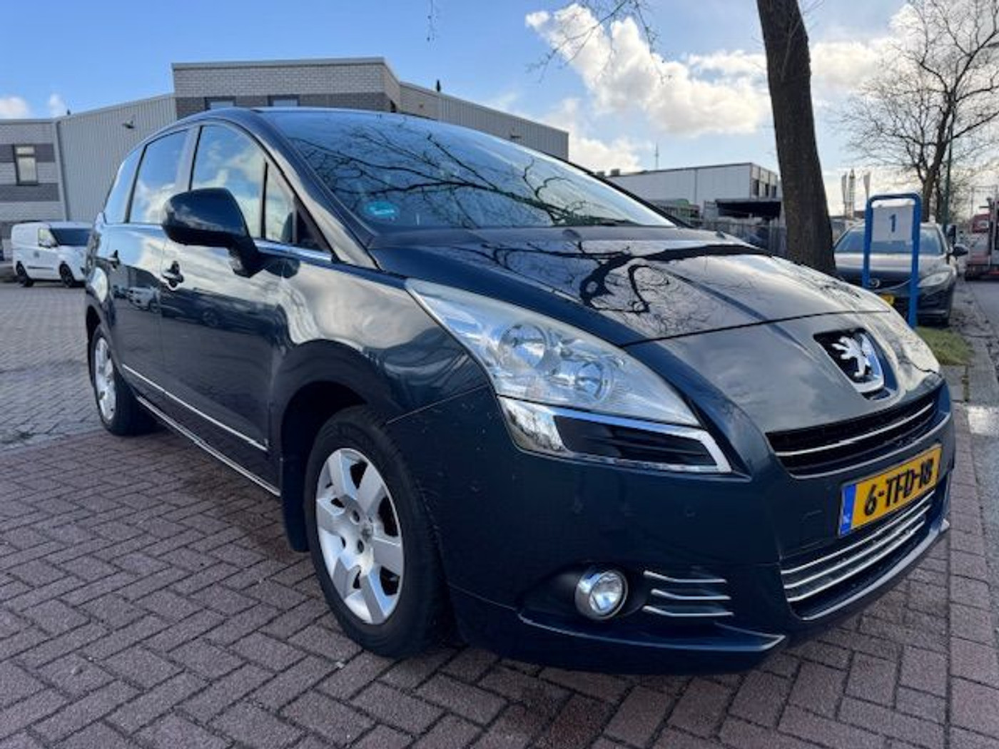 Foto van PEUGEOT 5008