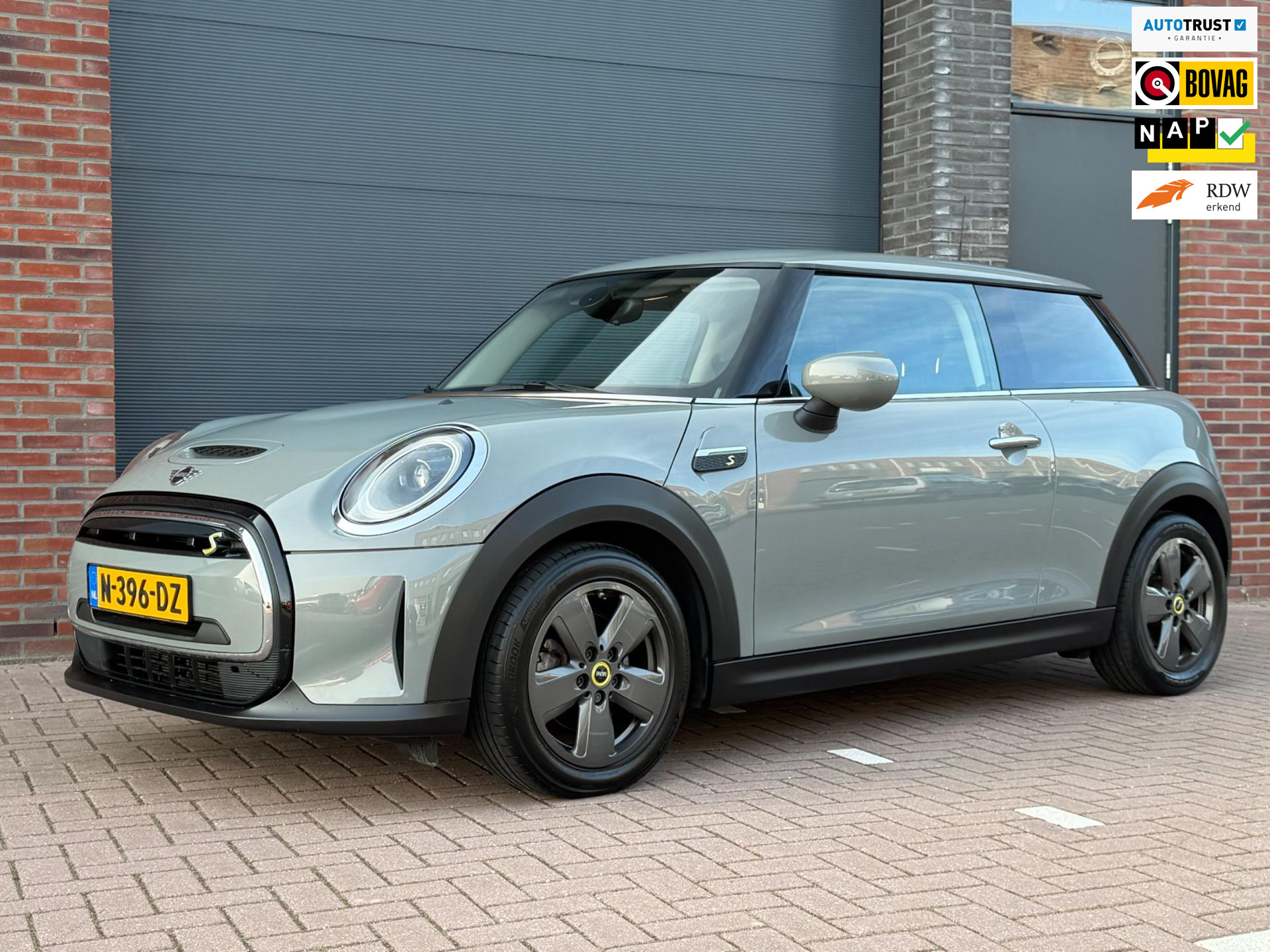 Foto van MINI COOPER SE