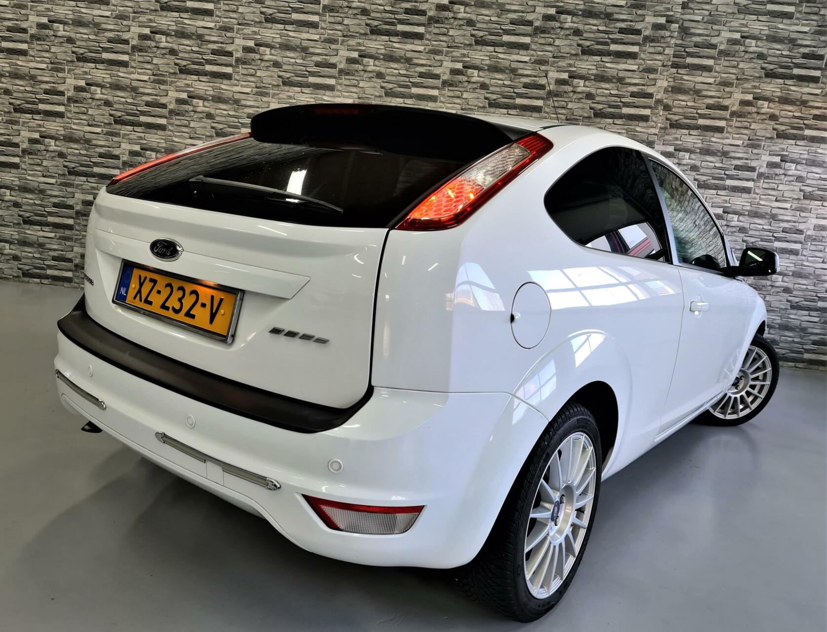 Ford Focus 1.4 Trend *2008*PDC*Navi*Bluetooth*17''LMV*NAP*! 2008 - voorkant