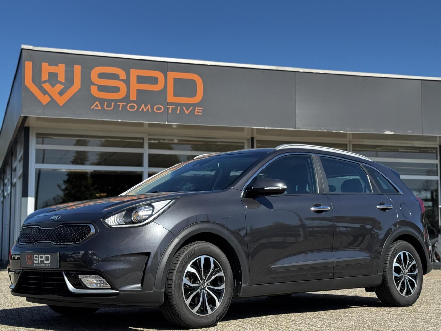 Kia Niro 1.6 GDi Hybrid ExecutiveLine 2018 - voorkant