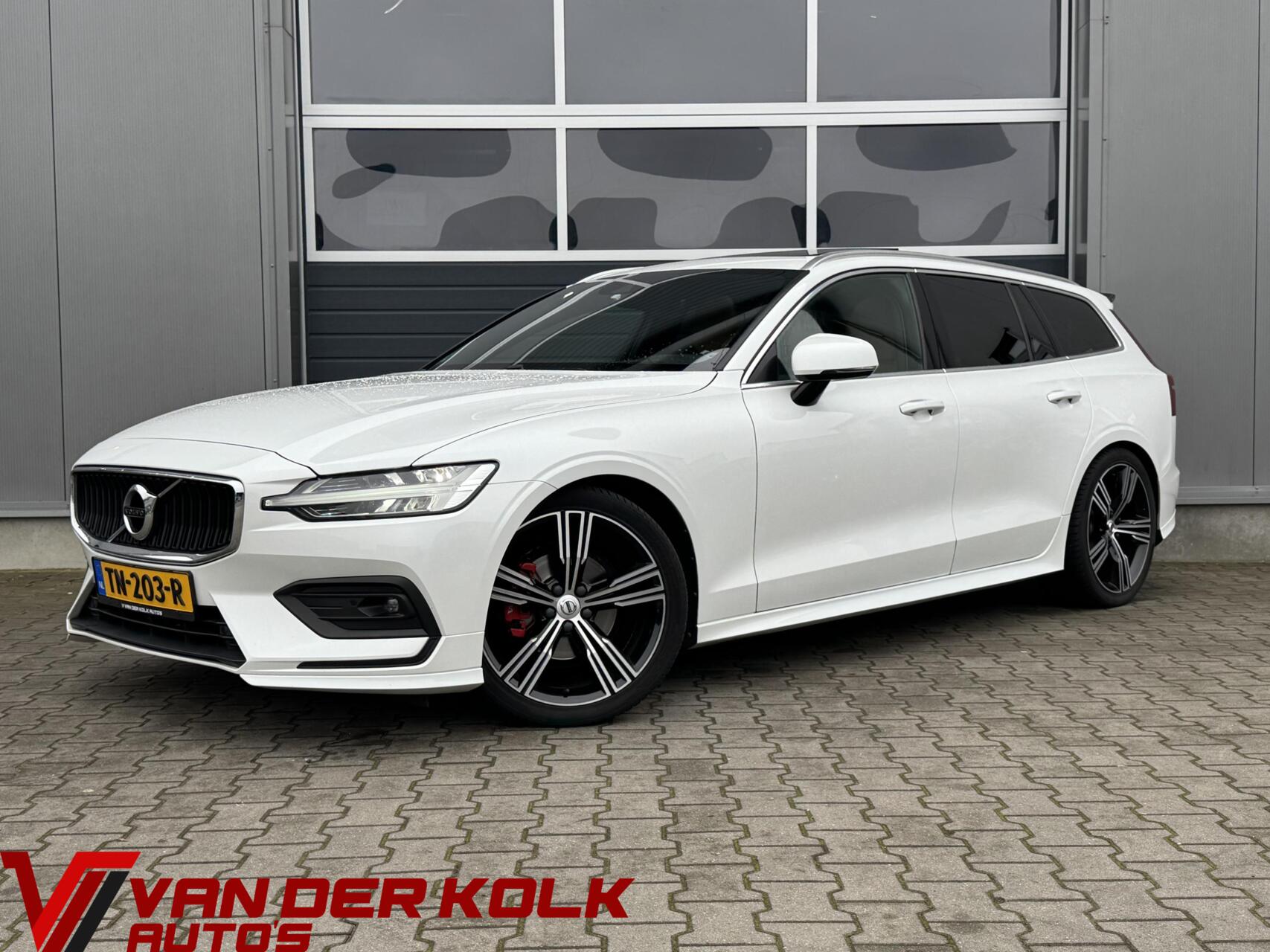 Volvo V60 2.0 D4 Momentum Automaat | Panorama | LED | Leder | Camera | CarPlay | Navigatie | Cruise | Climate 2018 - voorkant
